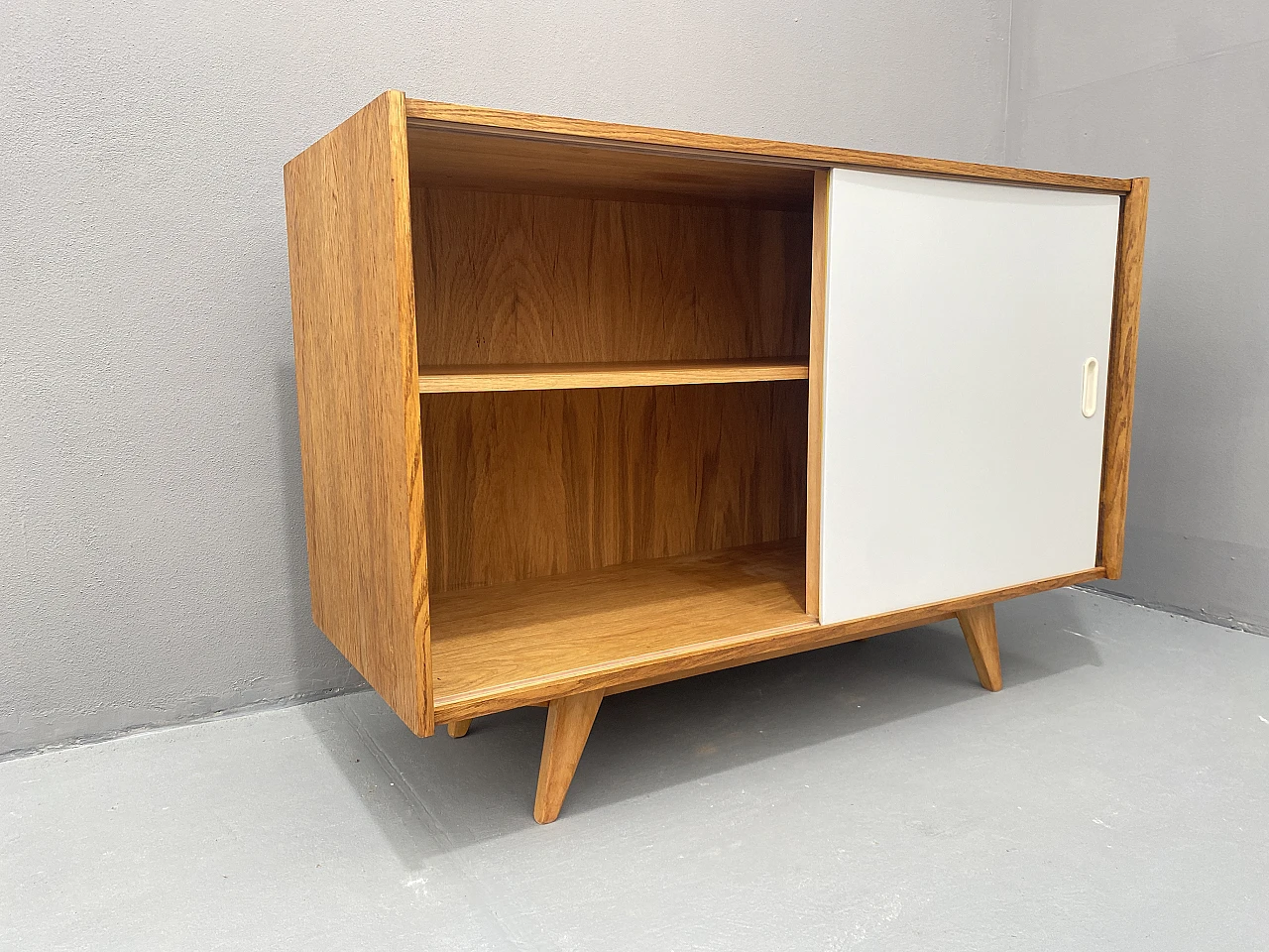 Credenza U-452 della metà del secolo completamente restaurata di Jiří Jiroutek, anni '60, C 4