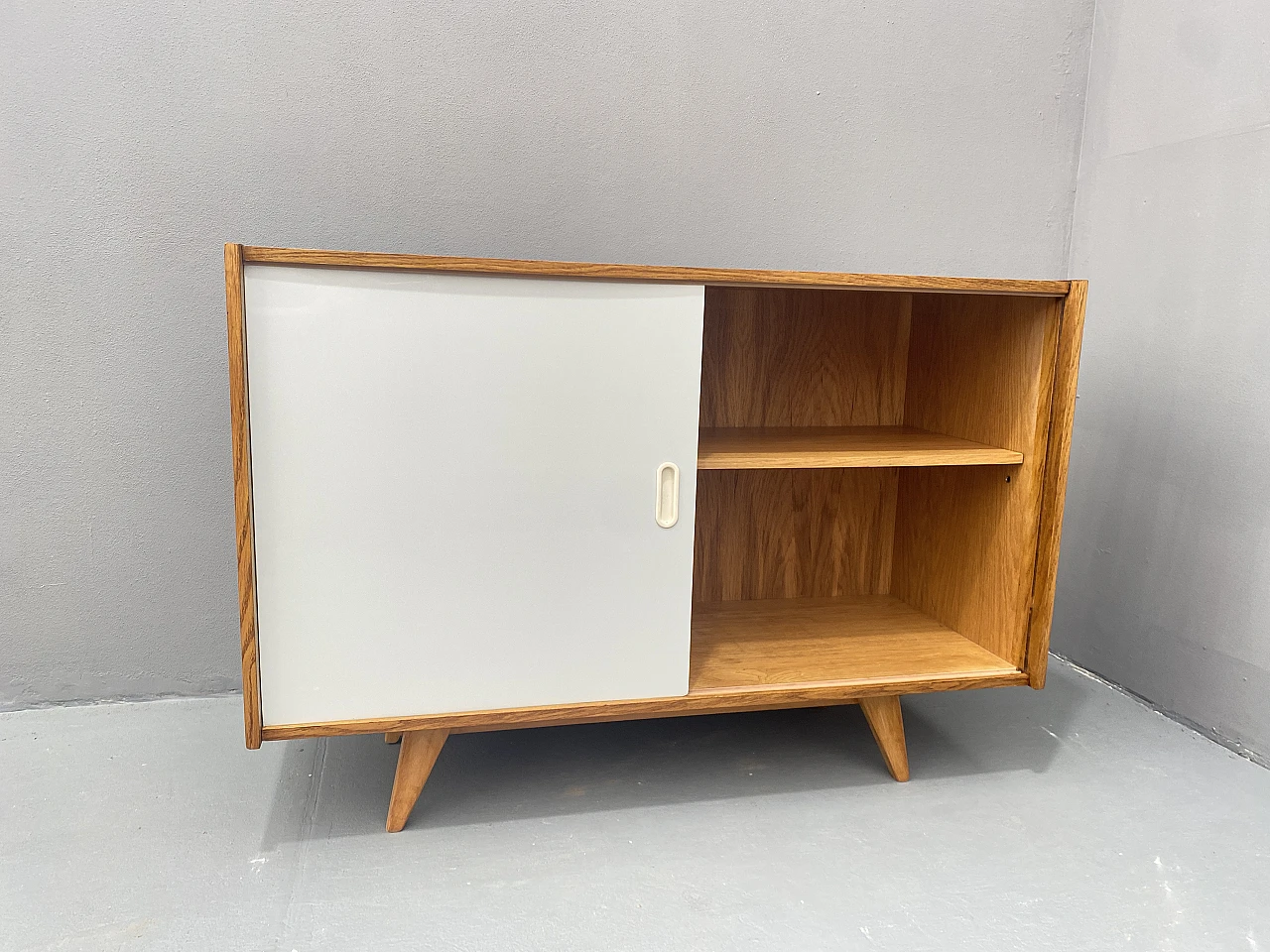 Credenza U-452 della metà del secolo completamente restaurata di Jiří Jiroutek, anni '60, C 5