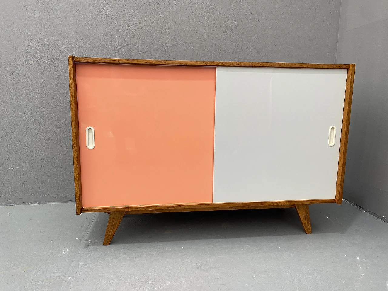 Credenza U-452 della metà del secolo completamente restaurata di Jiří Jiroutek, anni '60, C 7