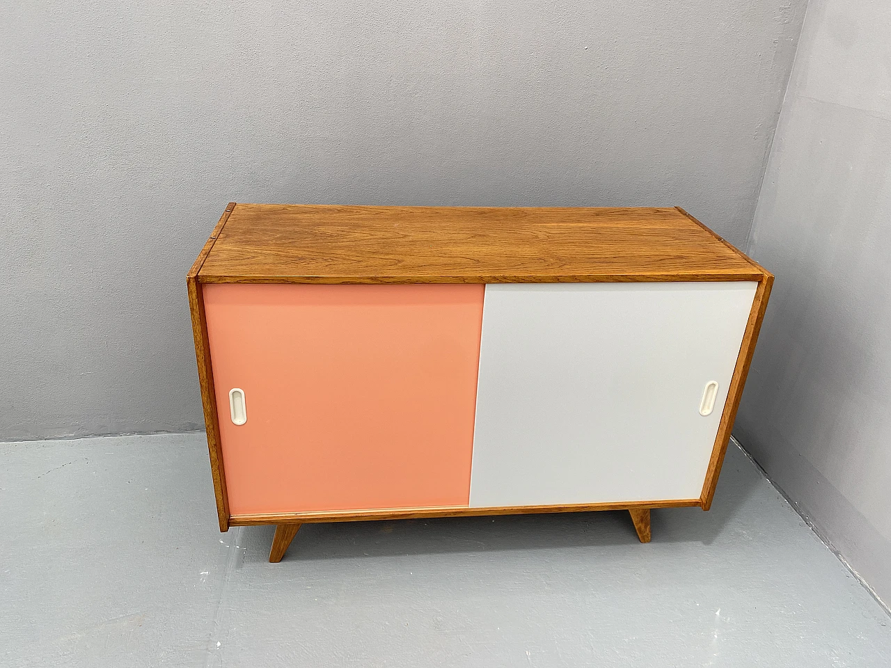 Credenza U-452 della metà del secolo completamente restaurata di Jiří Jiroutek, anni '60, C 10