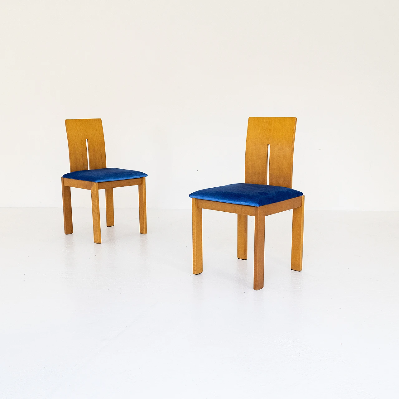 6 Chairs in cherry wood and blue velvet, 1980s 7