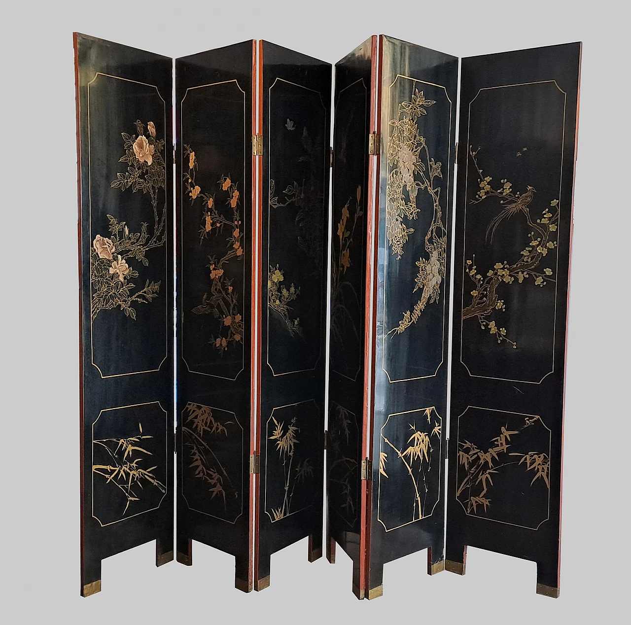 Cinese painted an lacquered screen in red and black, 20th century 5