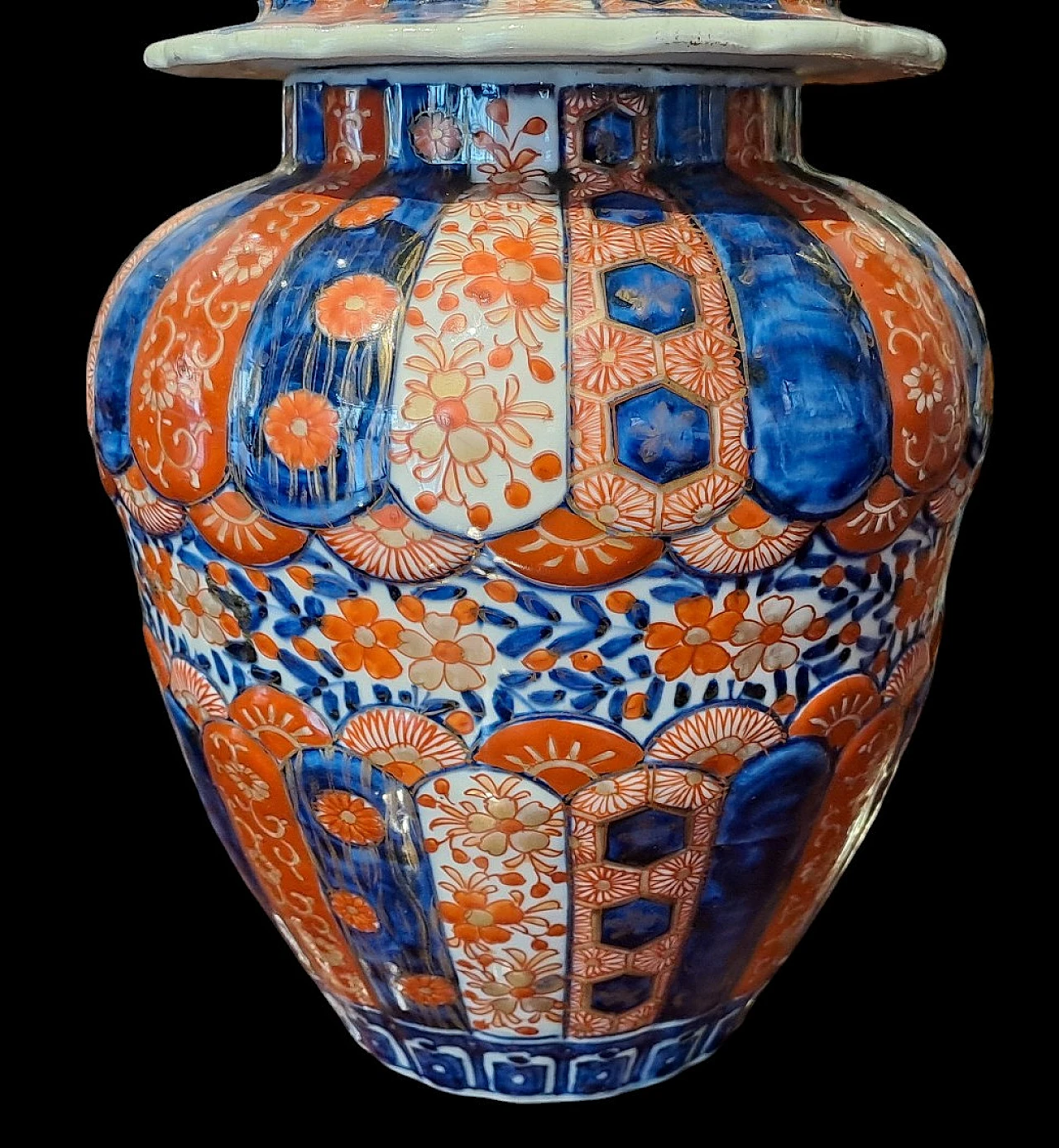 Pair of Imari Potiches in decorated Japanese porcelain, '800 4