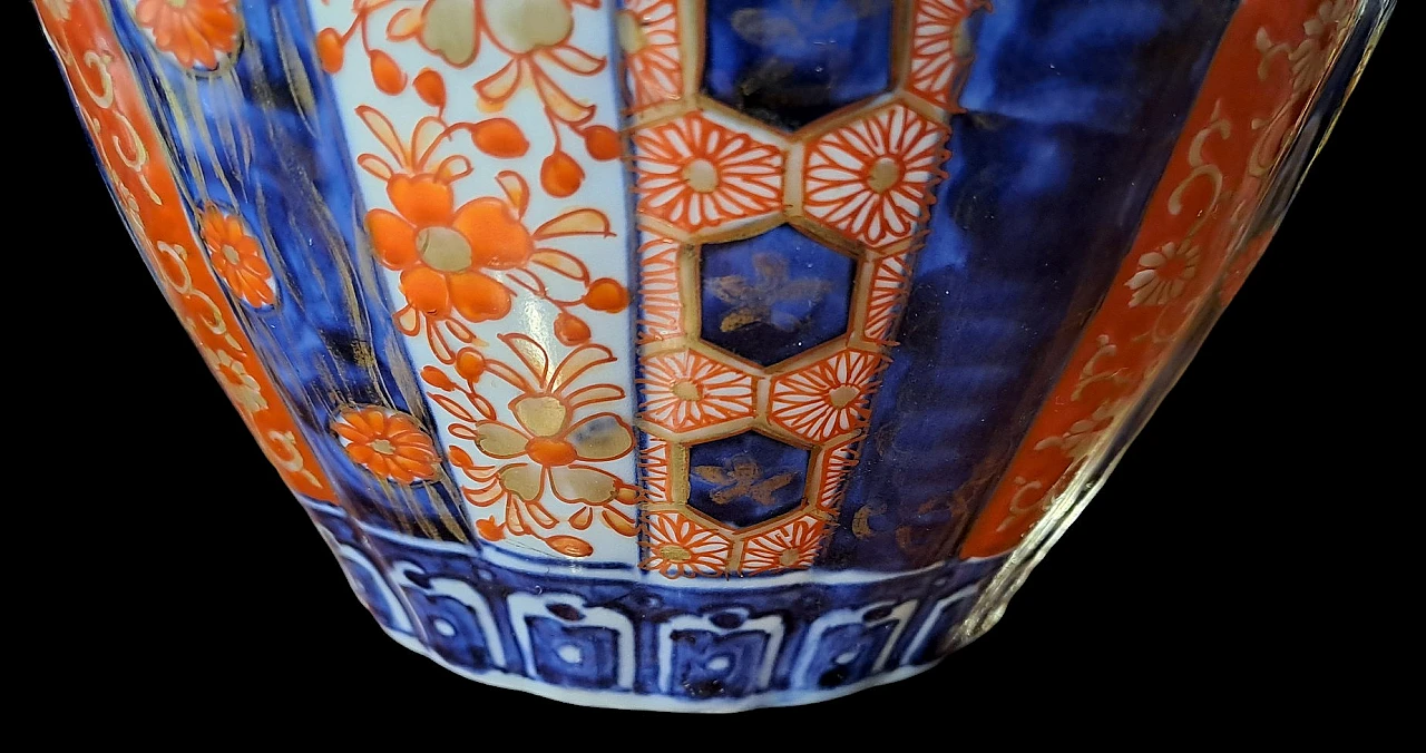 Pair of Imari Potiches in decorated Japanese porcelain, '800 8