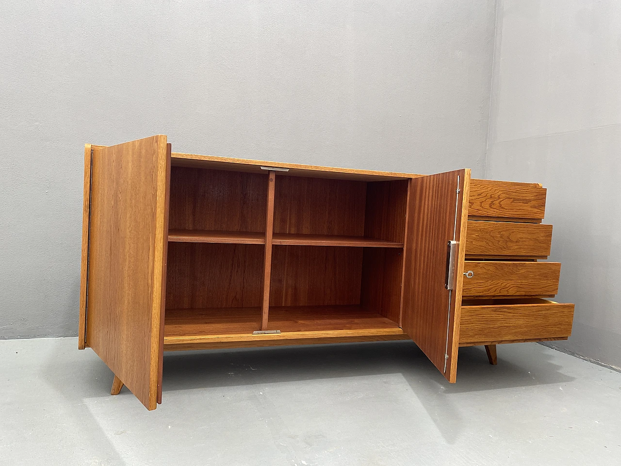 Credenza Mid Century U-460 di Jiří Jiroutek per Interiér Praha, Repubblica ceca 6