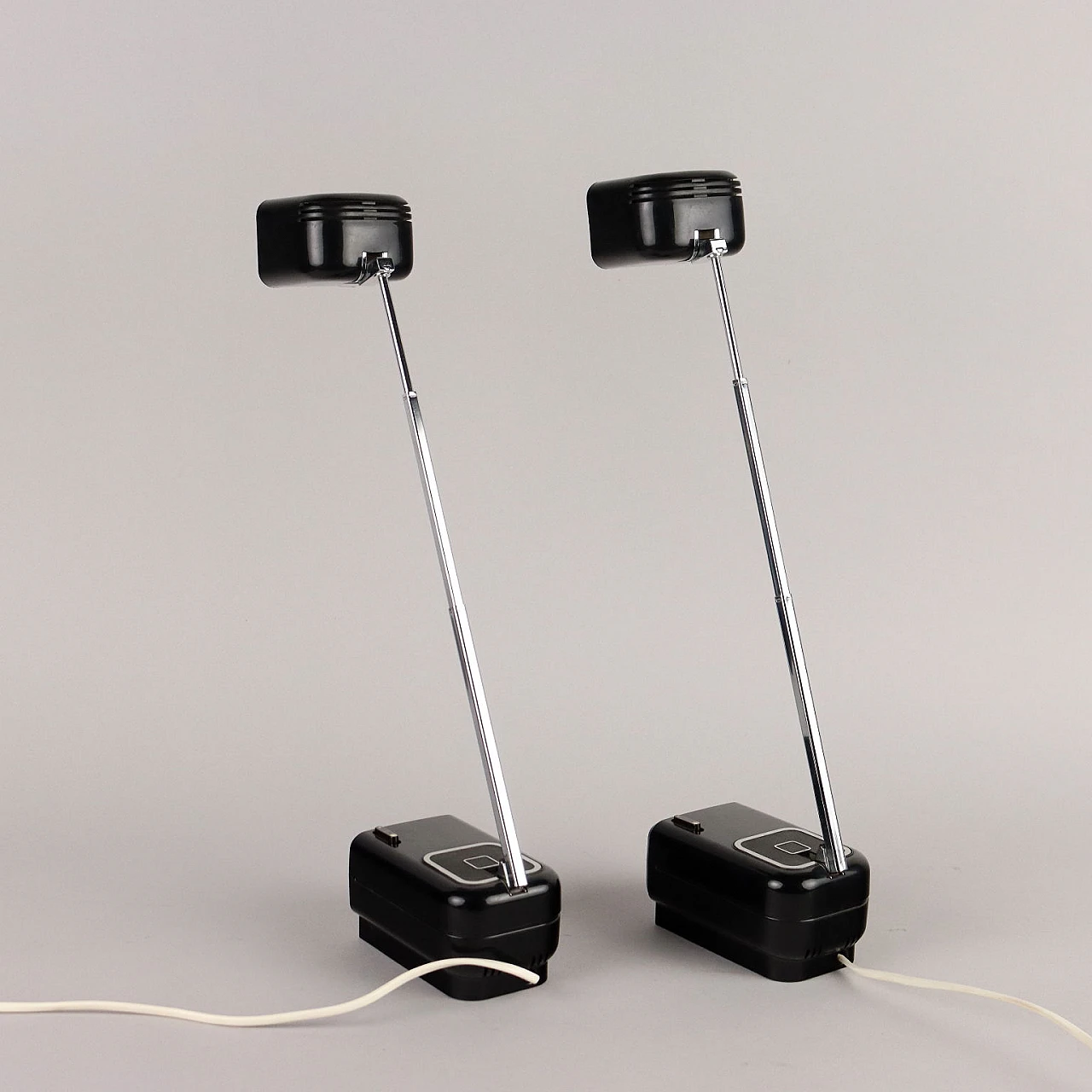 Pair of lacquered aluminium table lamps by Tronconi, 1980s 9