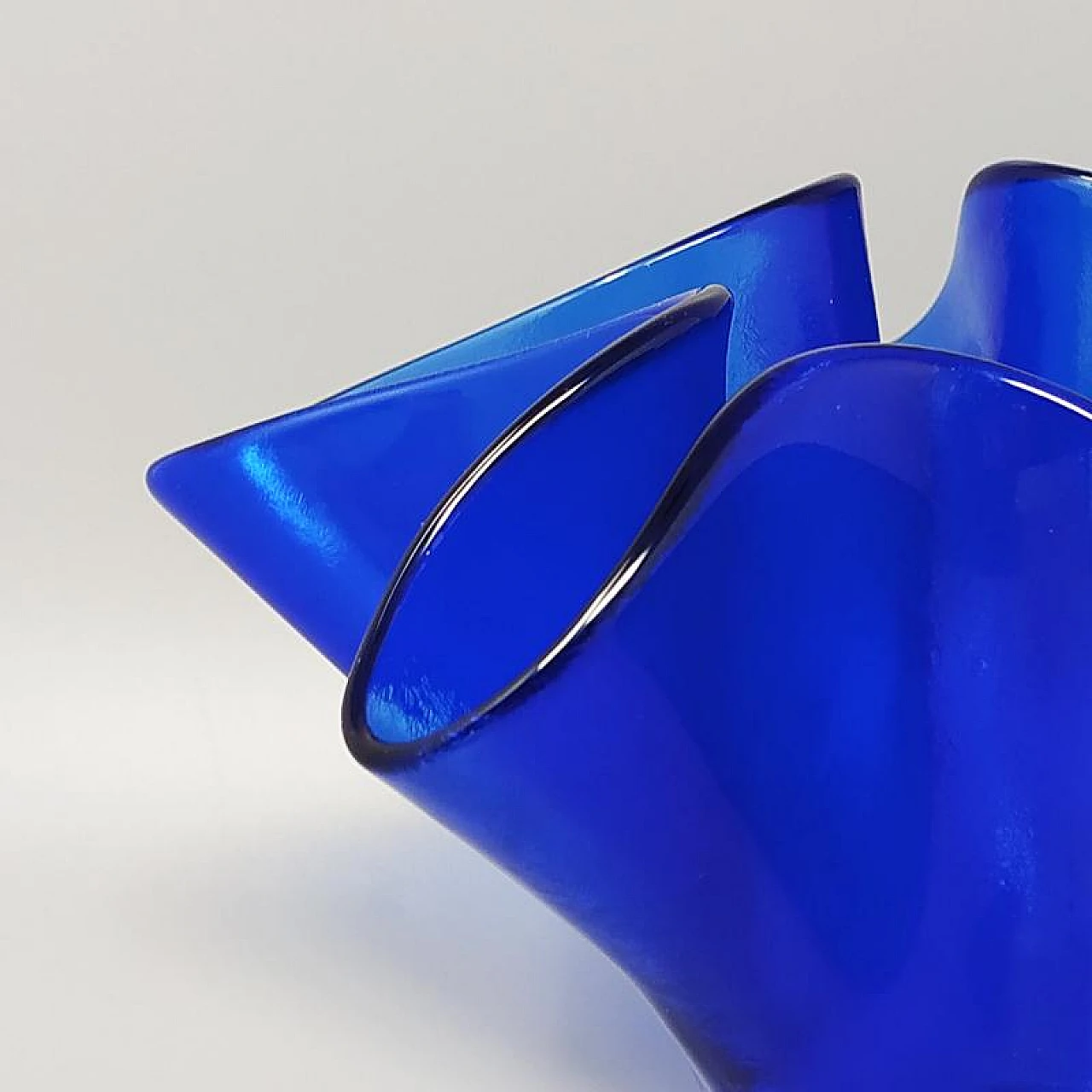 Blue Fazzoletto vase  by Dogi in Murano Glass. 1970s 5