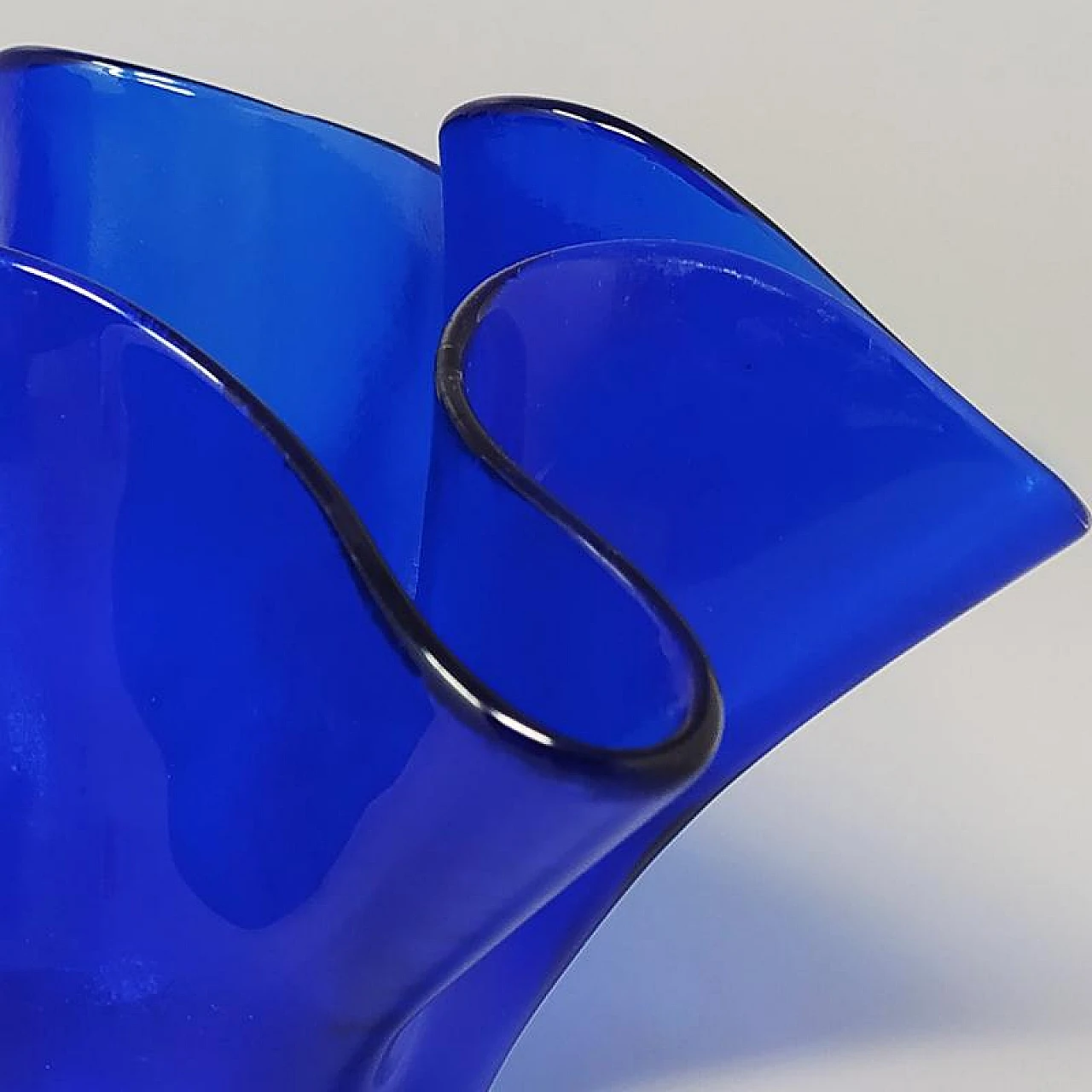 Blue Fazzoletto vase  by Dogi in Murano Glass. 1970s 6