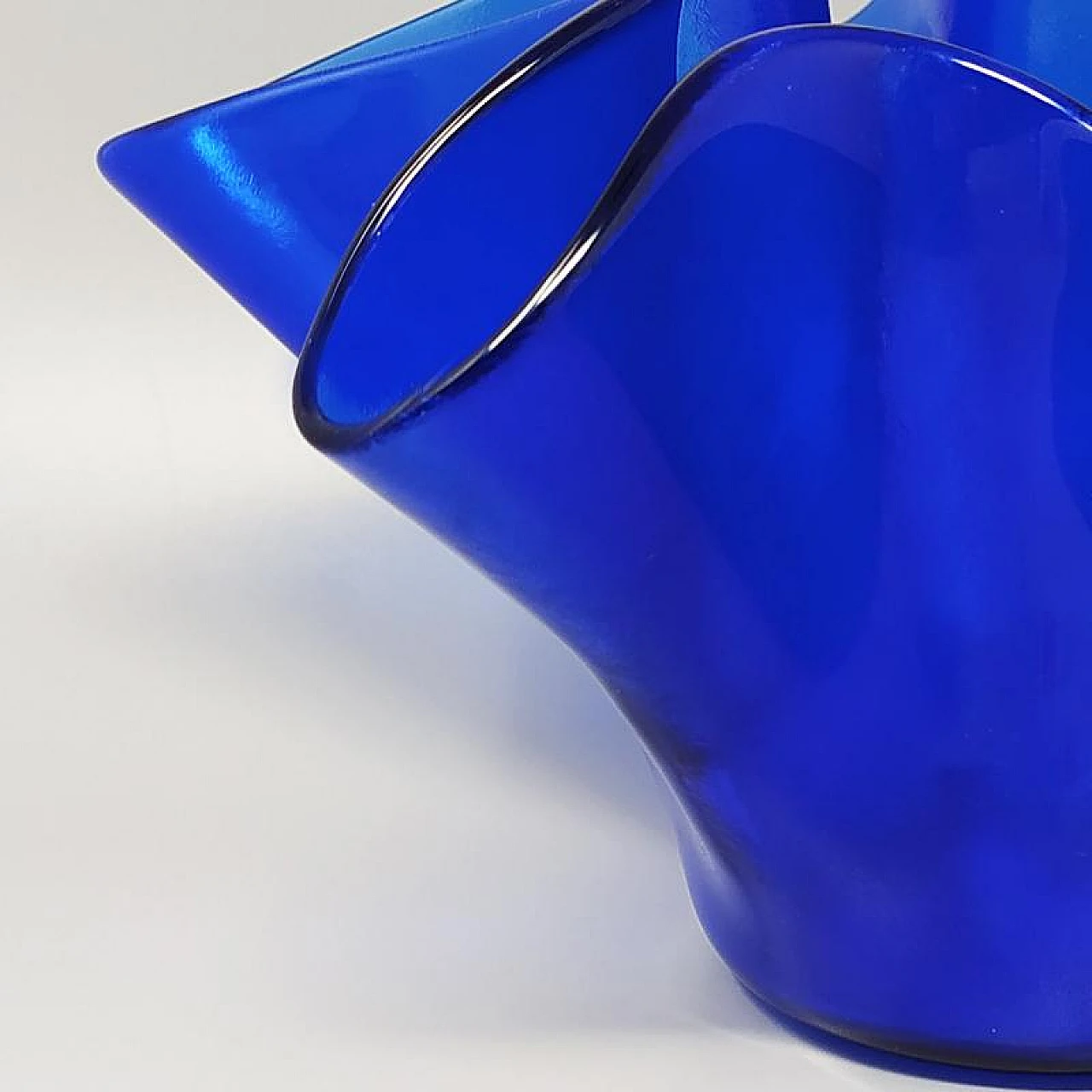 Blue Fazzoletto vase  by Dogi in Murano Glass. 1970s 7