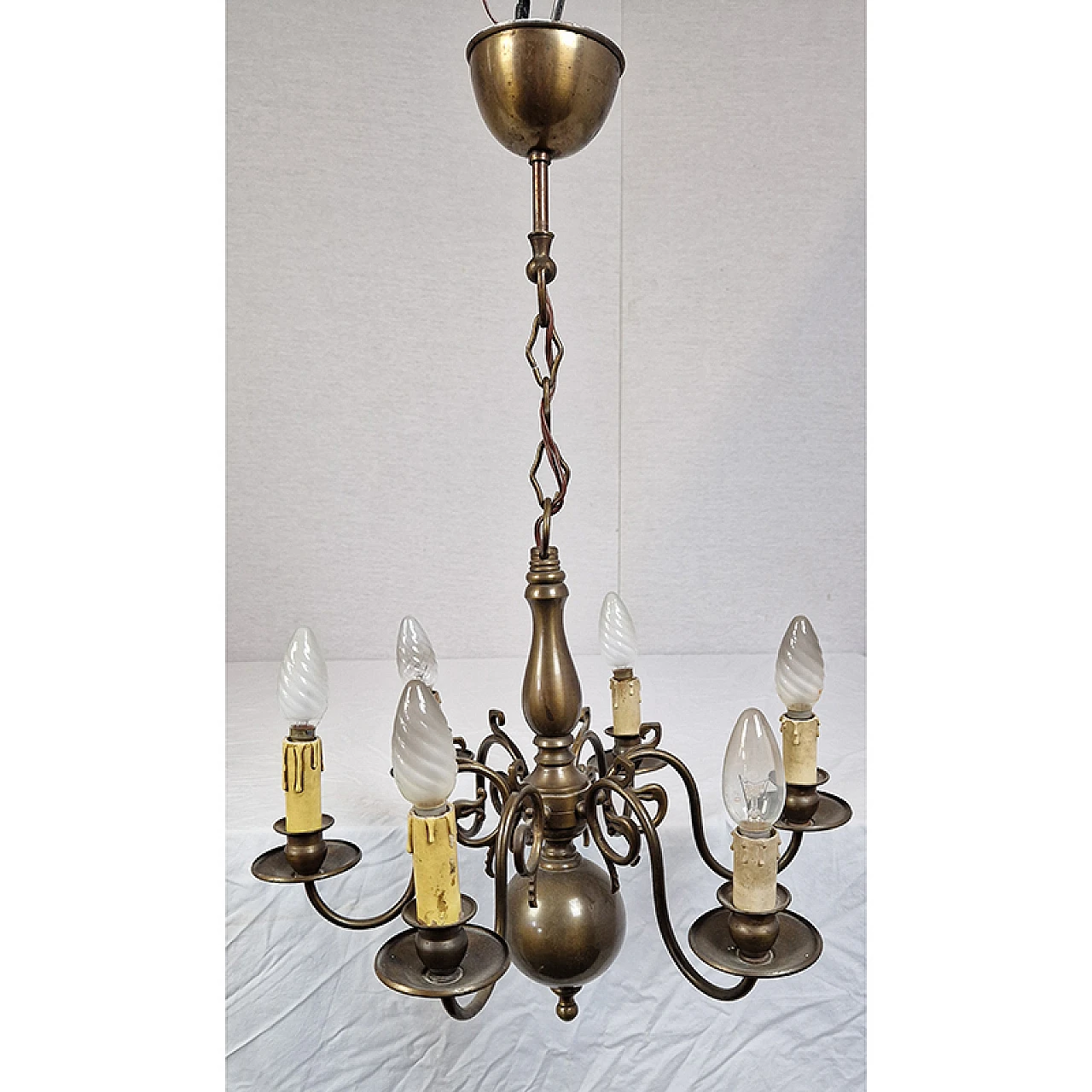 Six-light metal chandelier 6