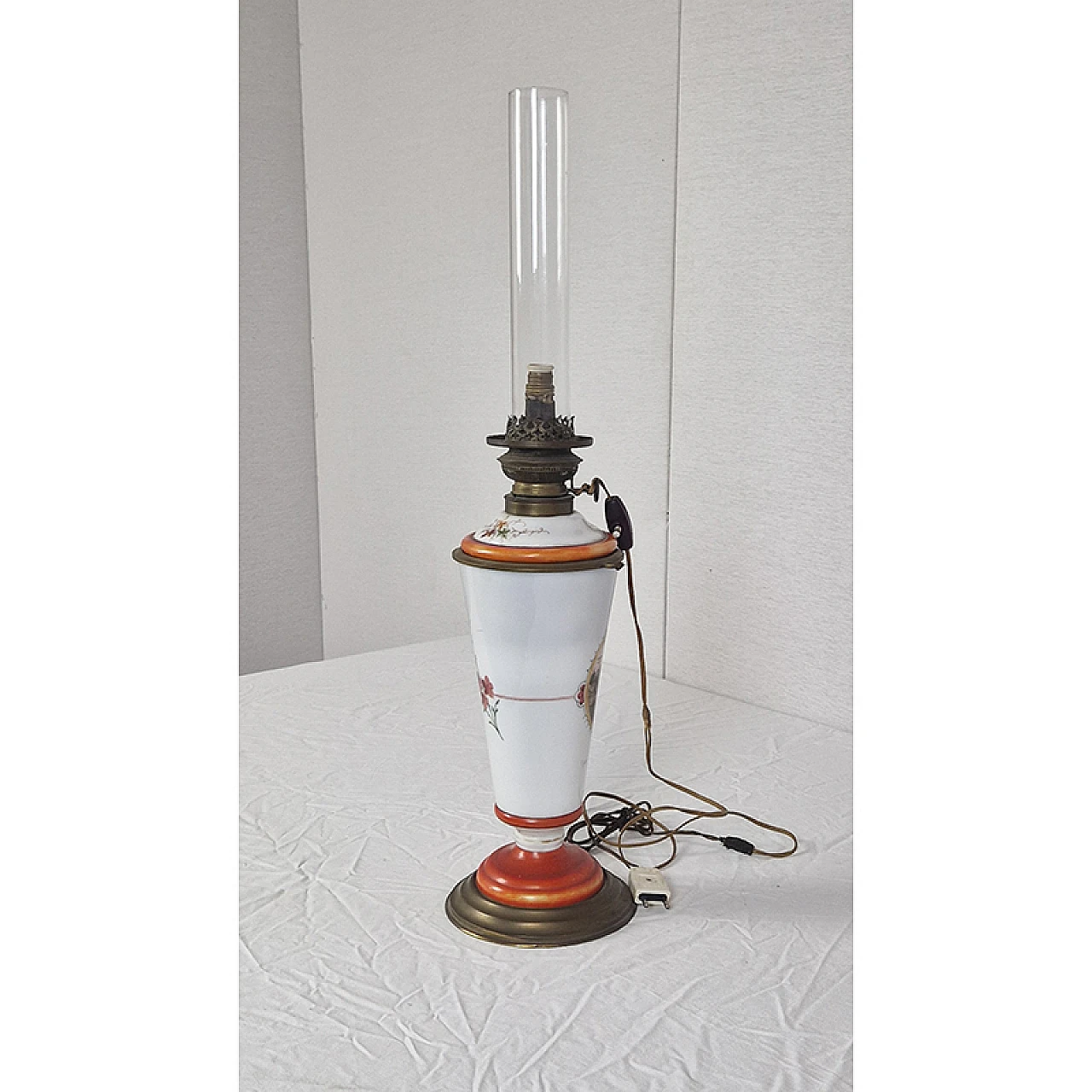 Hand decorated opaline Murano glass table lamp, 1970s 4