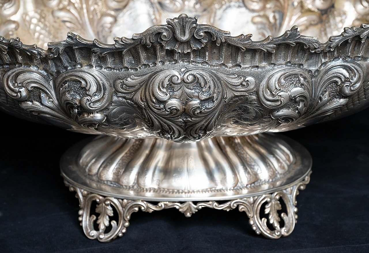 Centrepiece in solid sculptured silver with 800 hallmark, 20th century 2