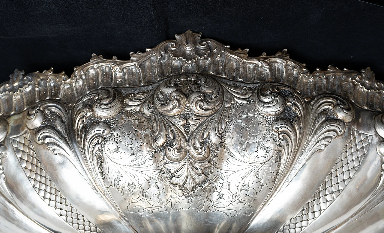 Centrepiece in solid sculptured silver with 800 hallmark, 20th century 6