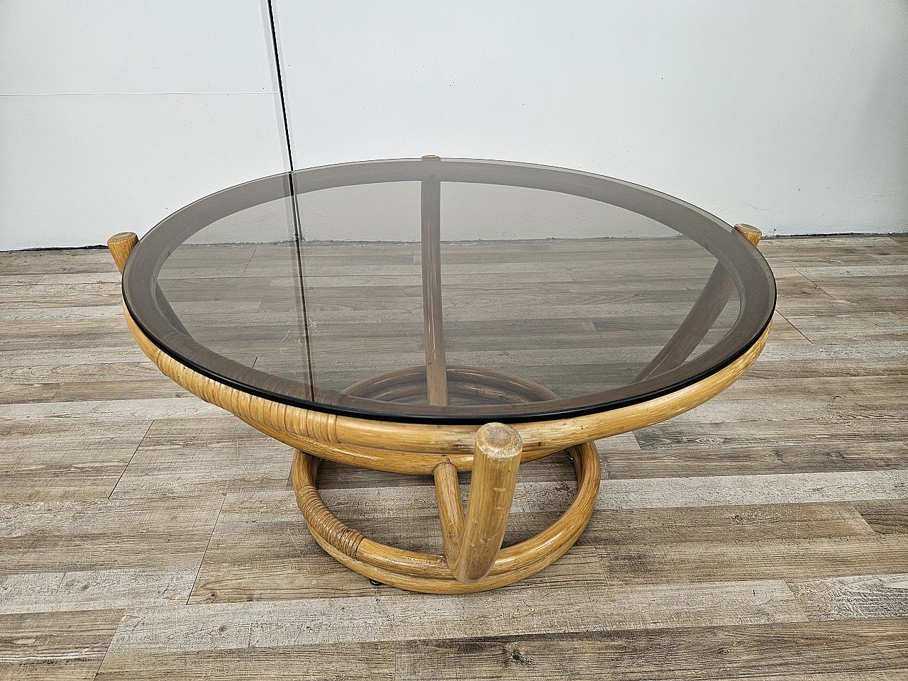 Round coffee table in bamboo and smoked glass 3