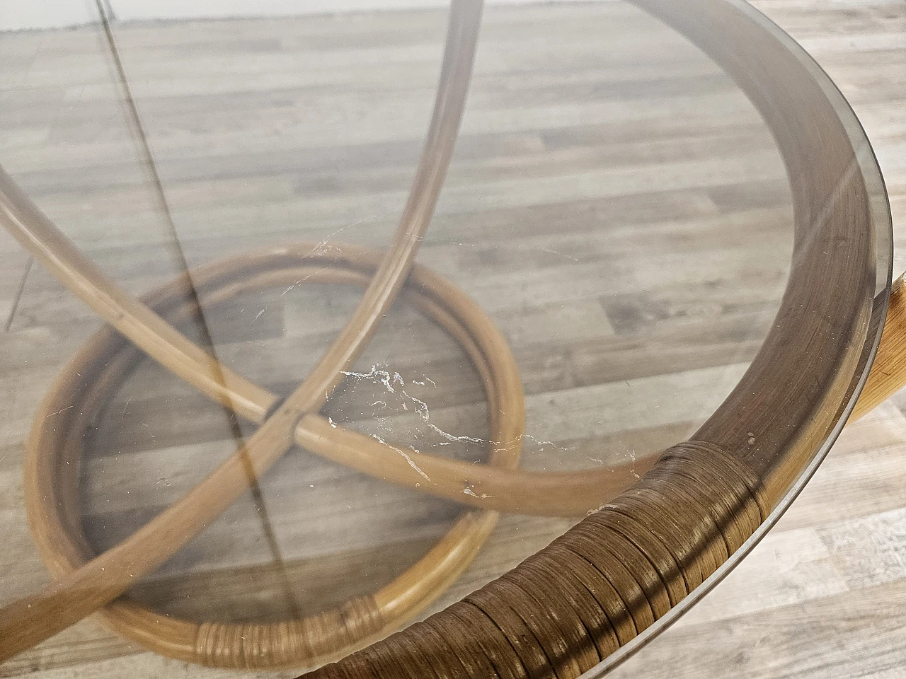 Round coffee table in bamboo and smoked glass 10