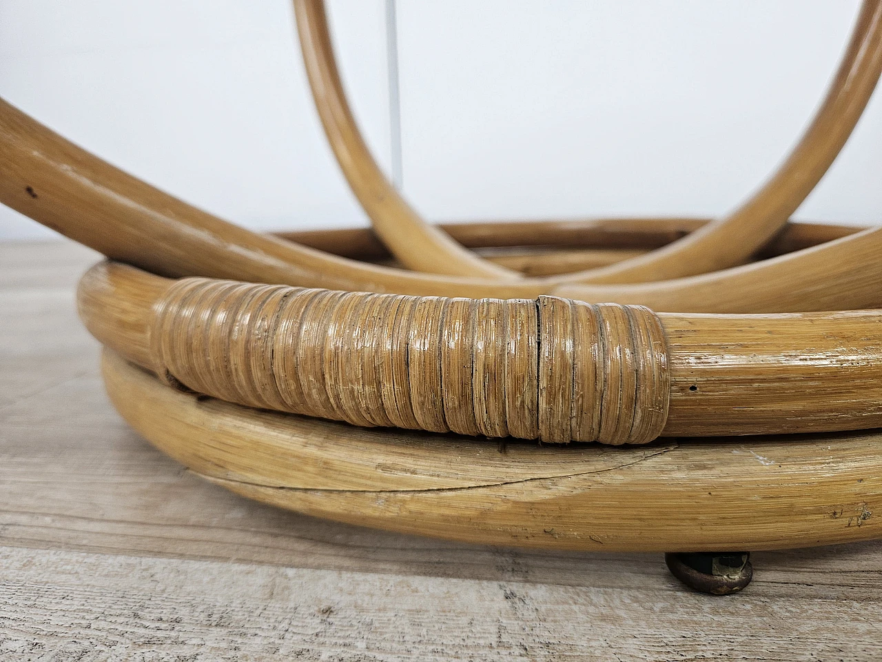 Round coffee table in bamboo and smoked glass 15