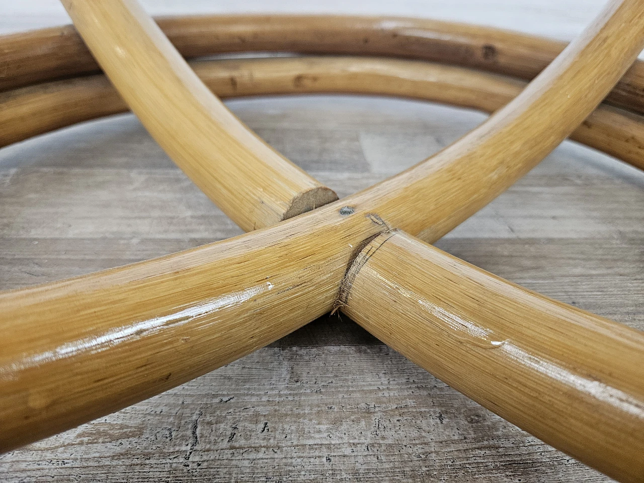 Round coffee table in bamboo and smoked glass 16