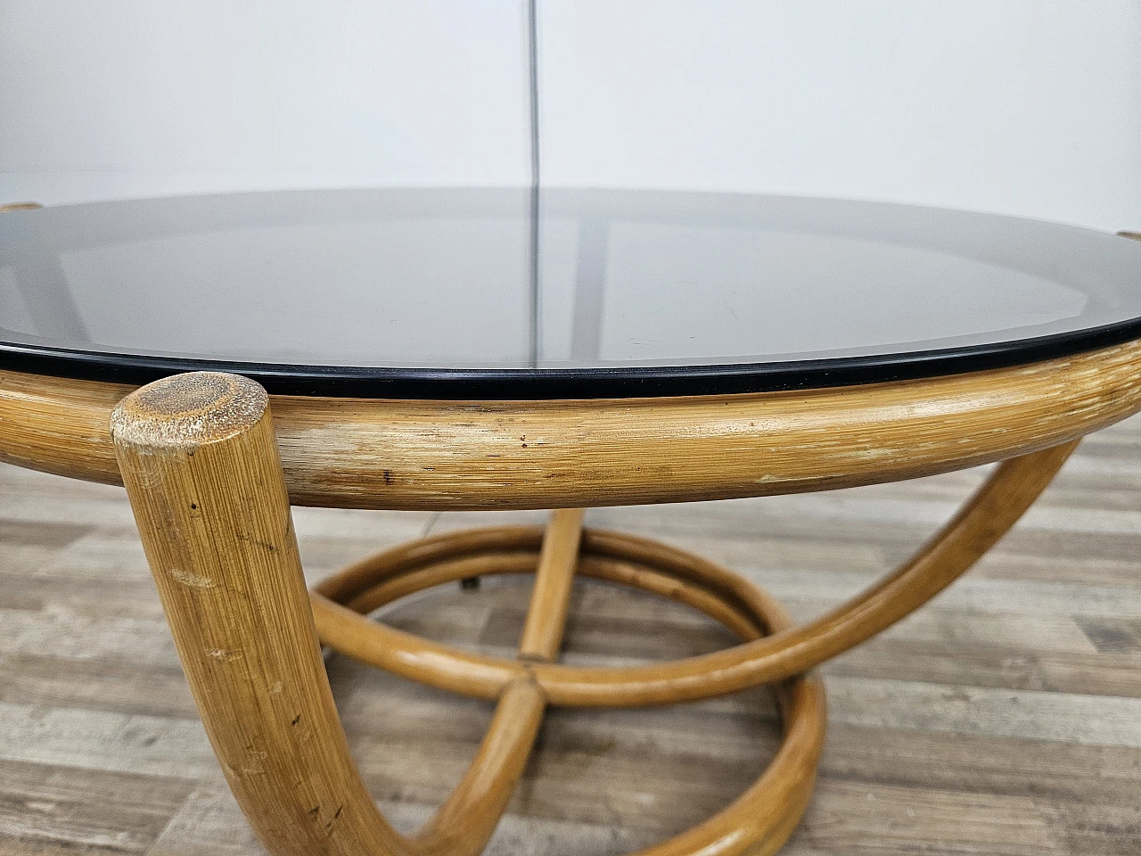 Round coffee table in bamboo and smoked glass 19