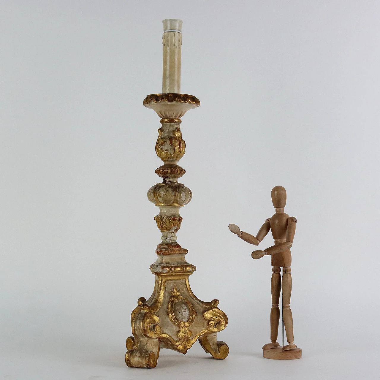 Lacquered and gilded carved wooden torch, mid-19th century 2