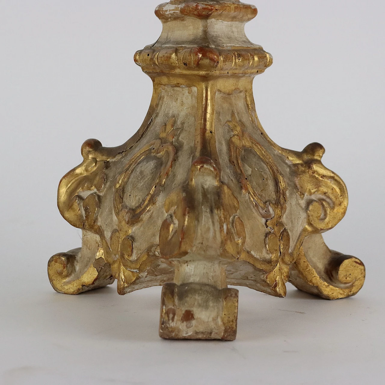 Lacquered and gilded carved wooden torch, mid-19th century 7