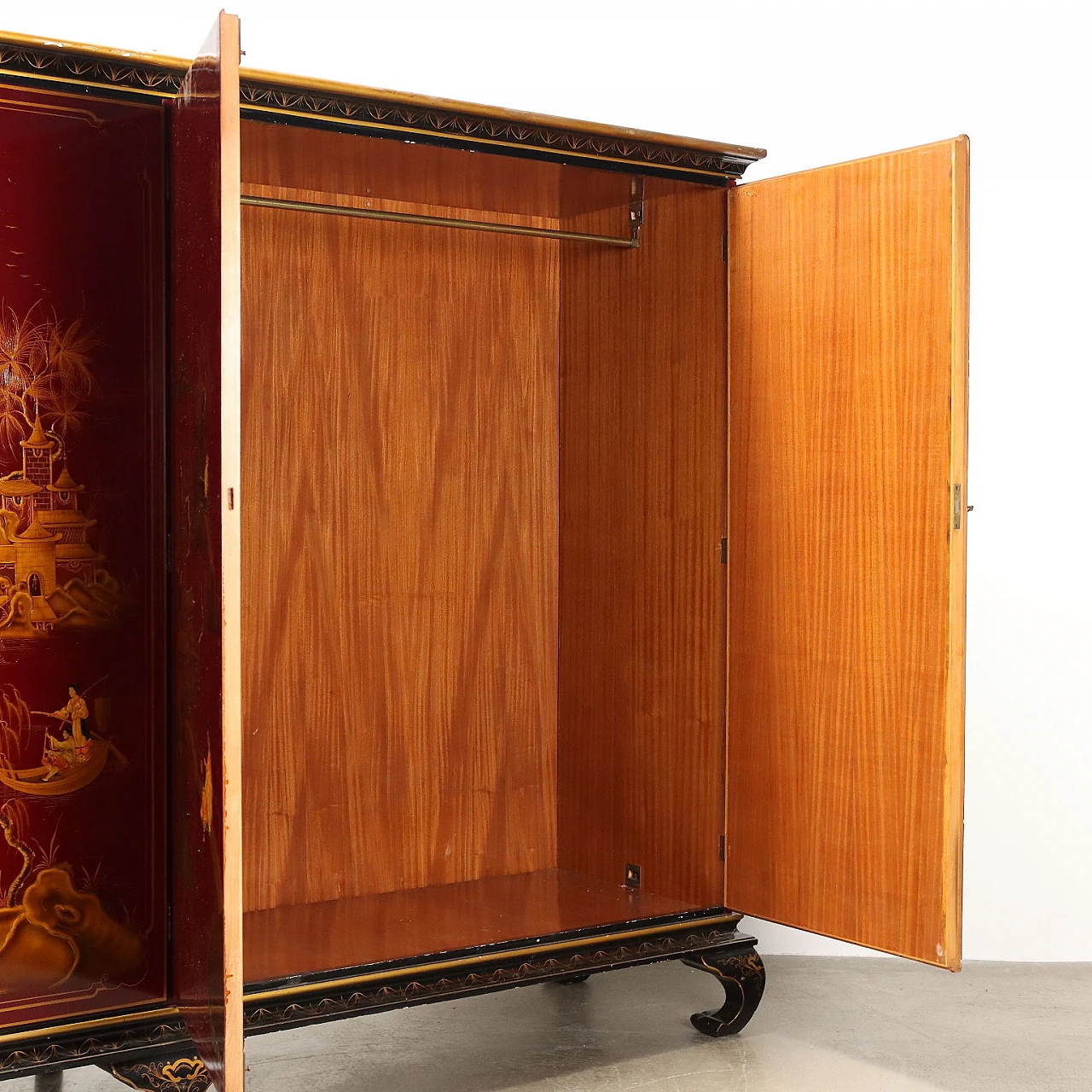 Lacquered and painted wardrobe in chinoiserie style 5