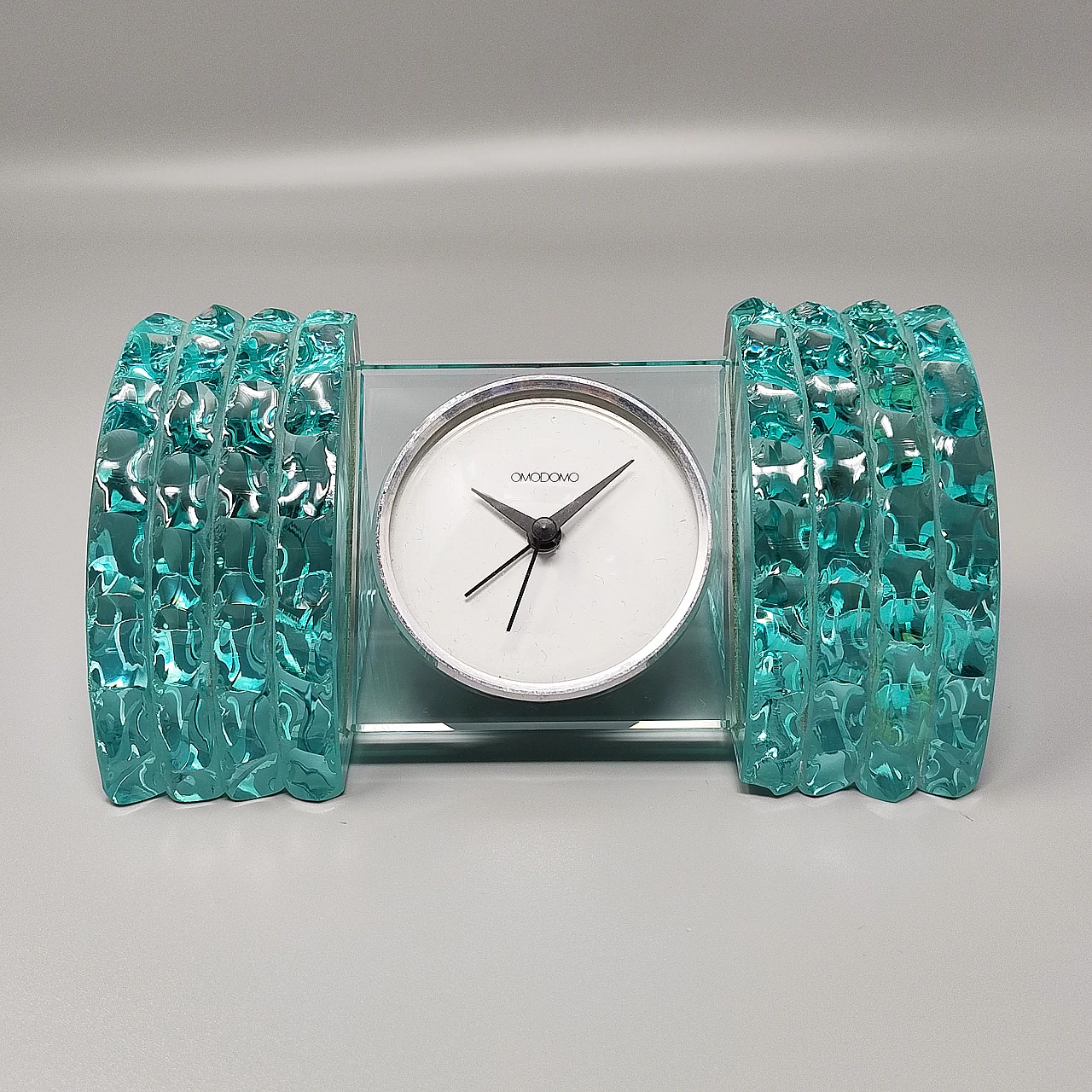 Table Clock by Omodomo in light blue crystal, 1970s 2