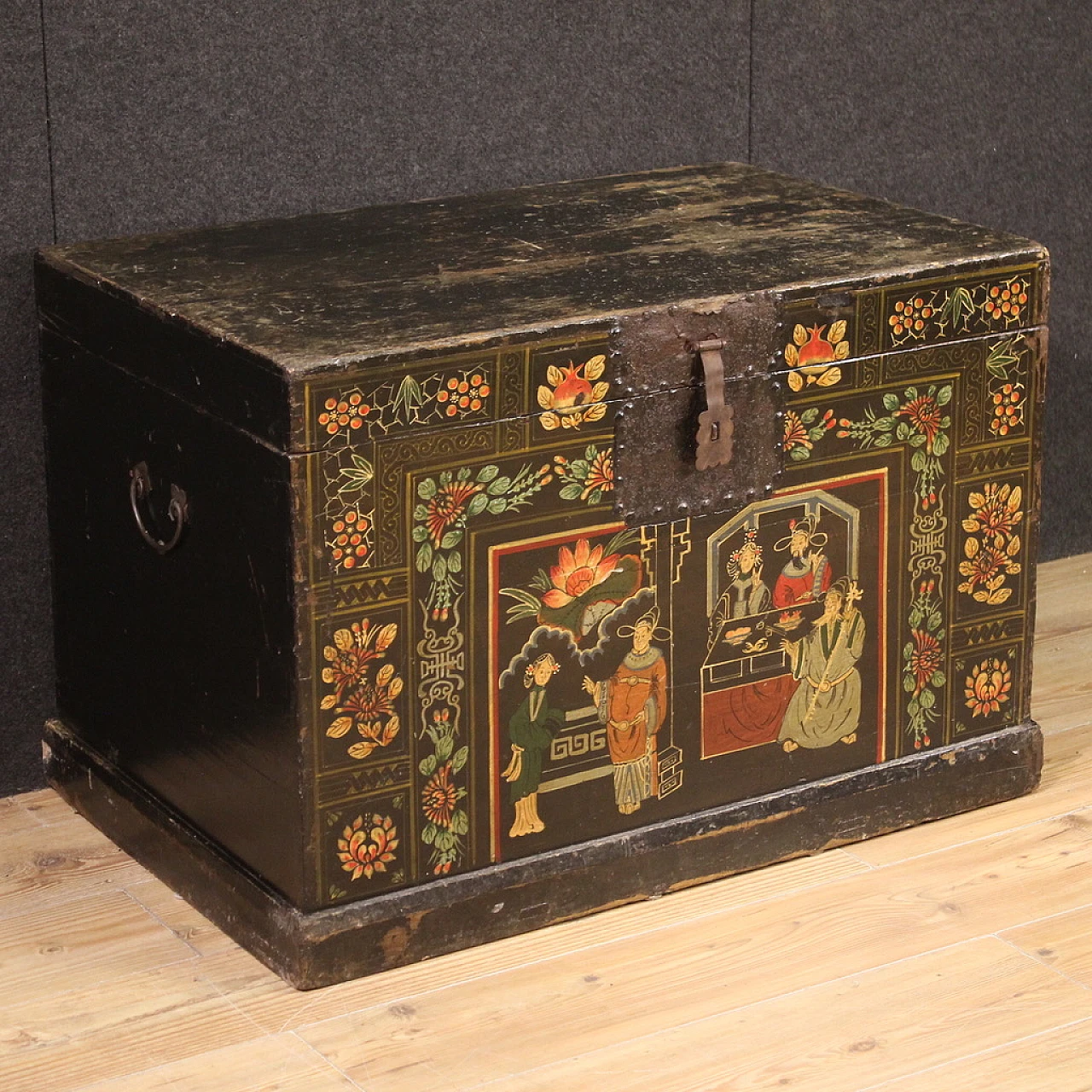 Small Chinese chest from the 20th century 1