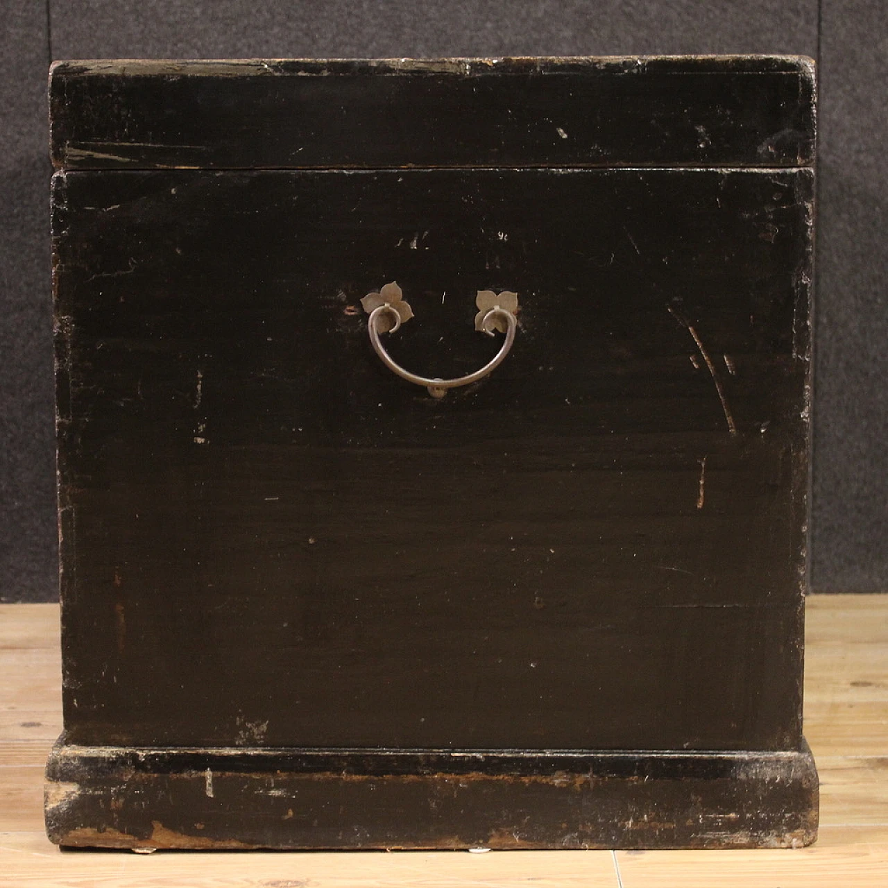 Small Chinese chest from the 20th century 3