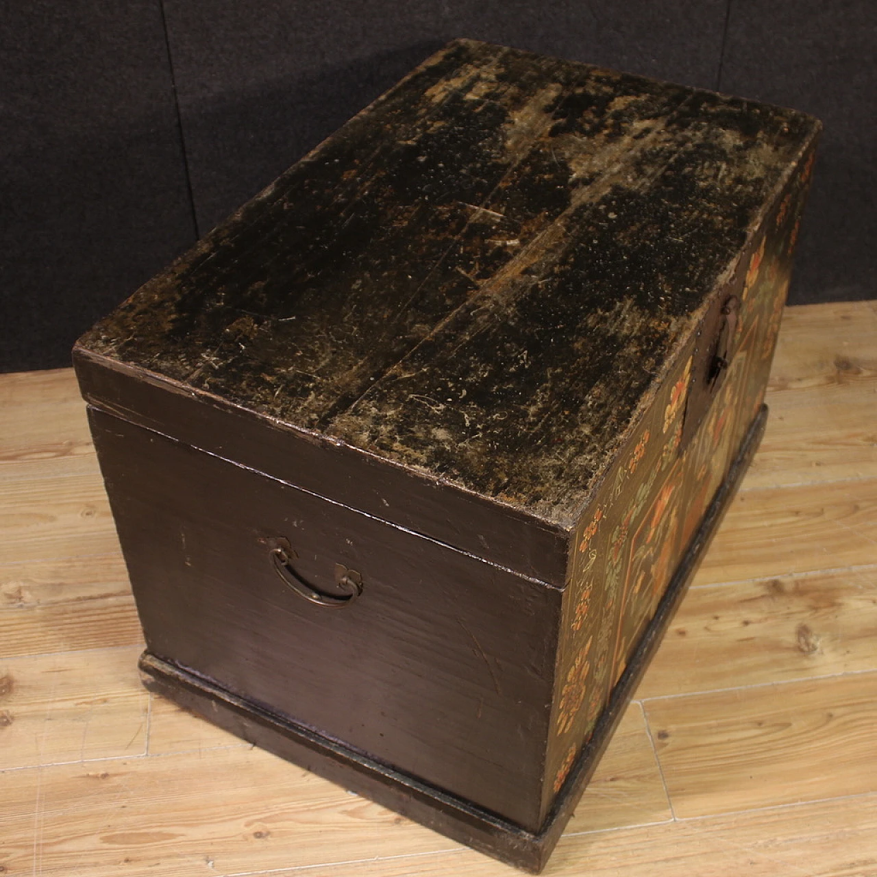 Small Chinese chest from the 20th century 4