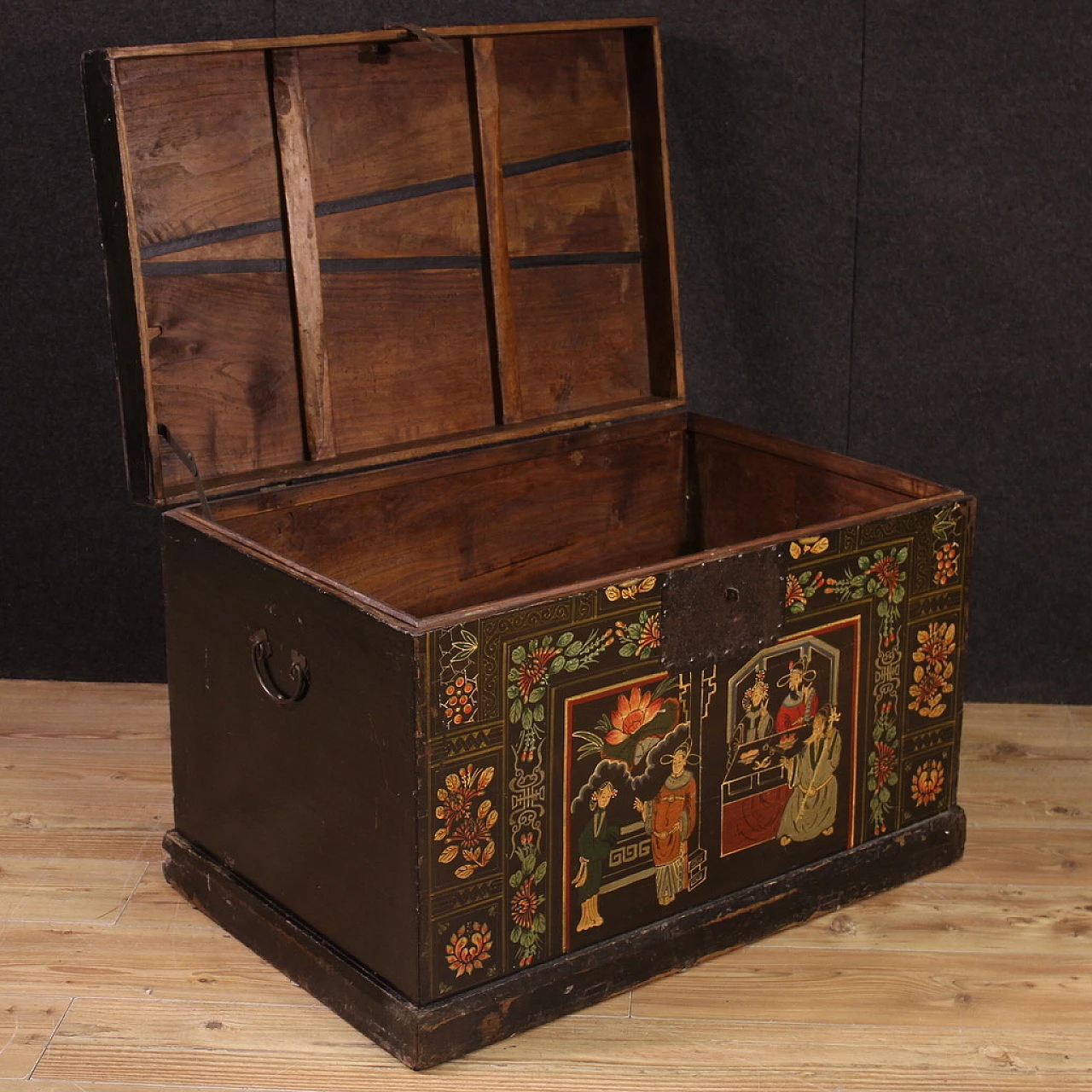 Small Chinese chest from the 20th century 5