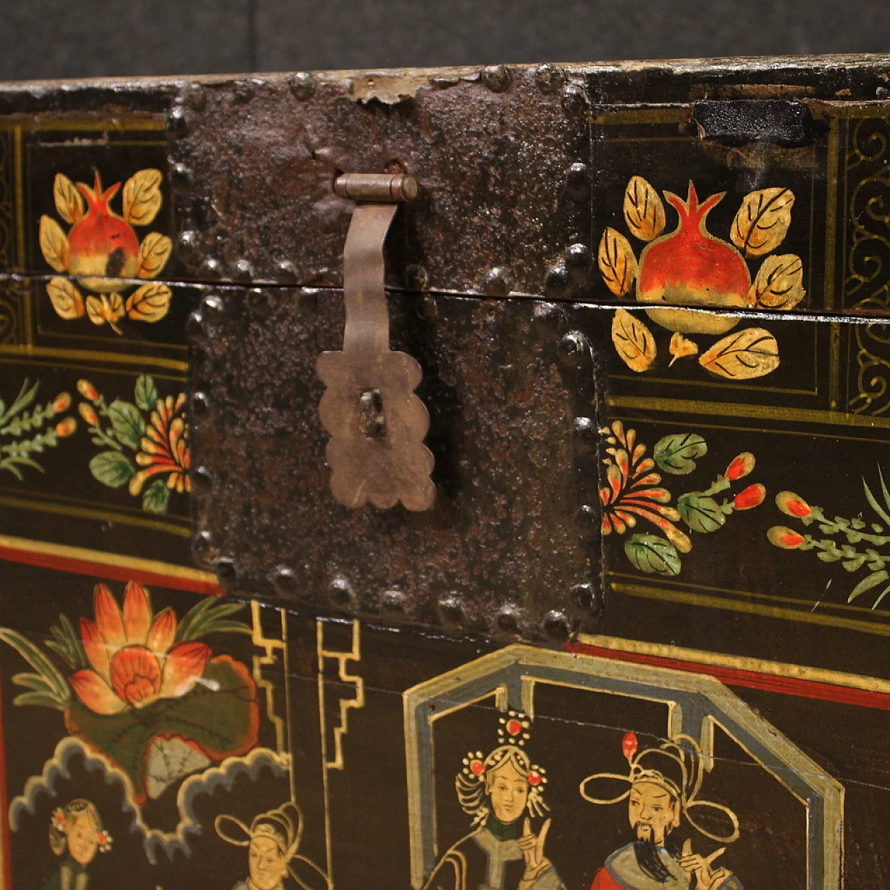 Small Chinese chest from the 20th century 8