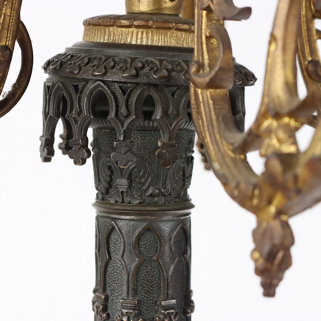 Coppia di candelabri Neogotici in bronzo, '800 6