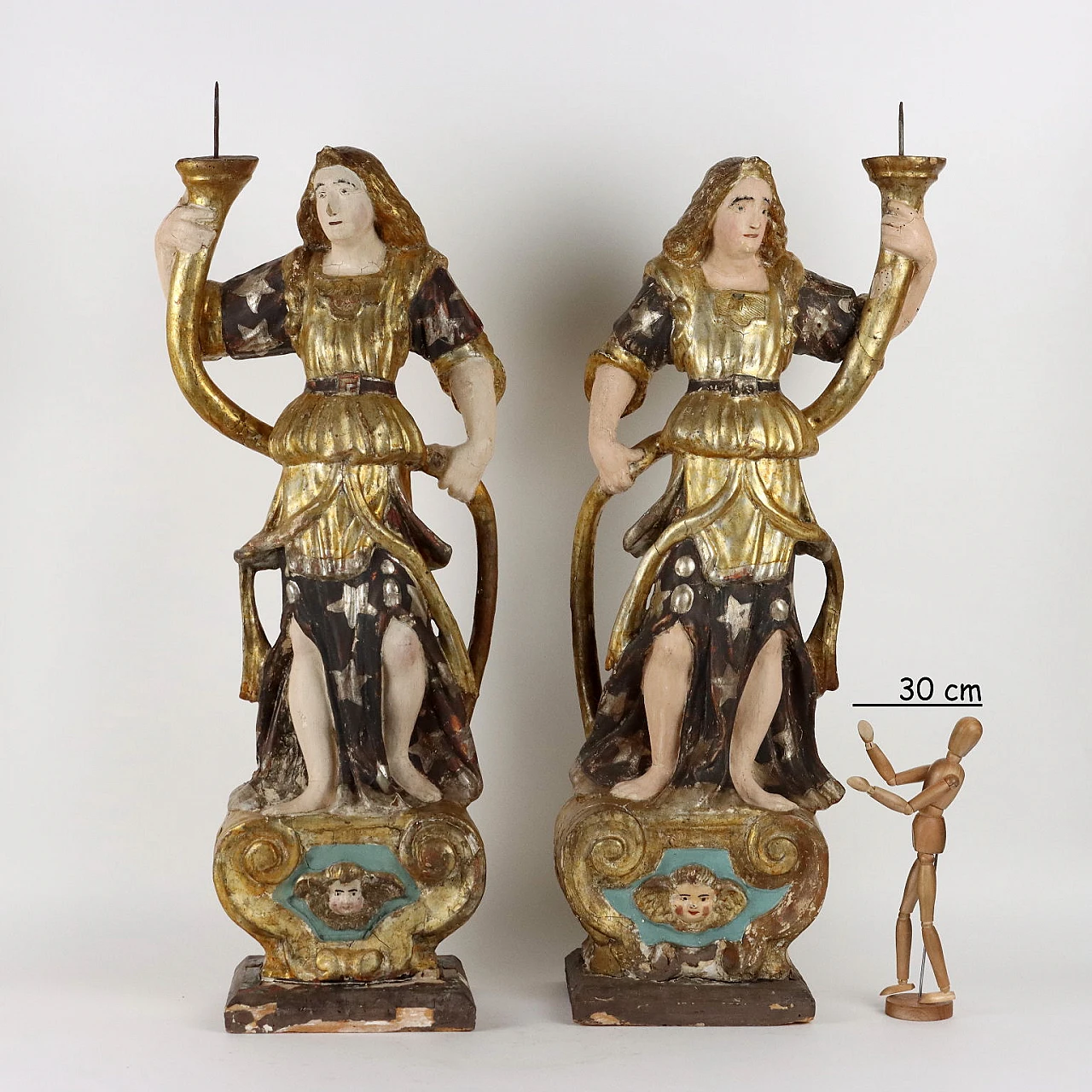 Pair of wooden angel-shaped candle holder, early 18th century 2