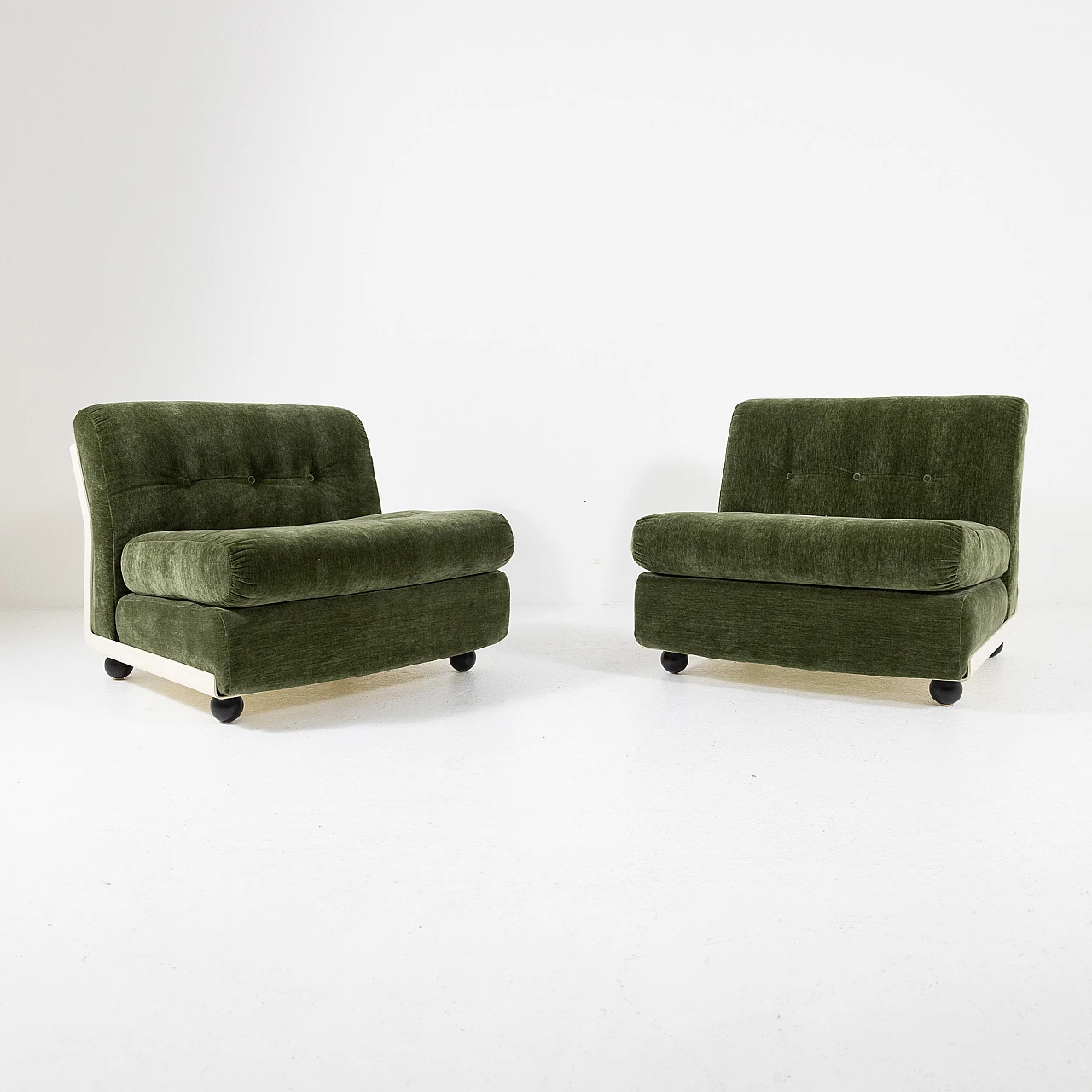 Pair of "Amanta" armchairs, Mario Bellini for C&B Italia 1