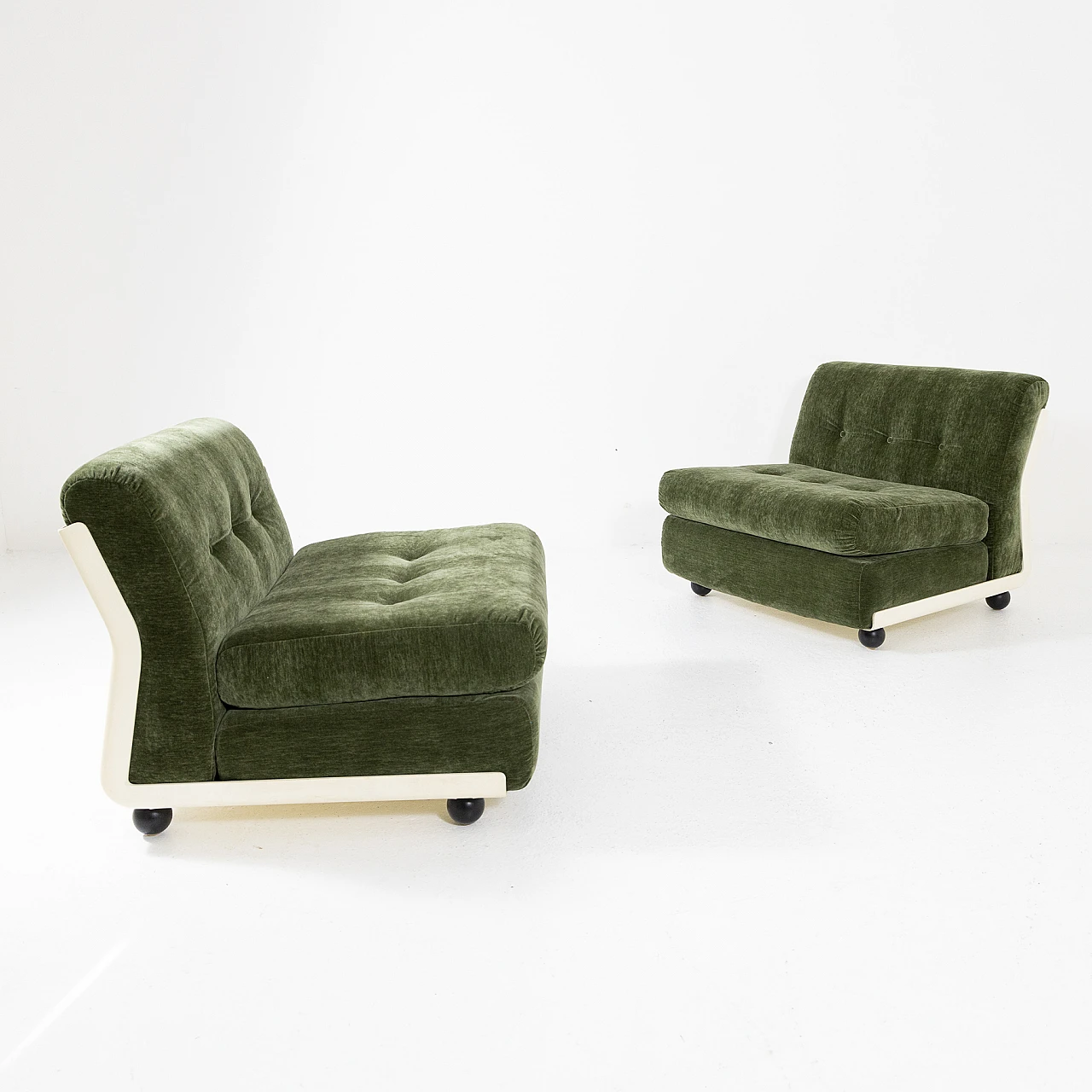 Pair of "Amanta" armchairs, Mario Bellini for C&B Italia 3