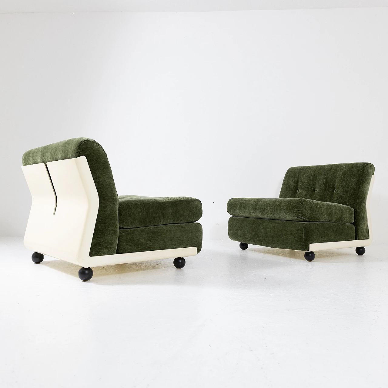 Pair of "Amanta" armchairs, Mario Bellini for C&B Italia 4