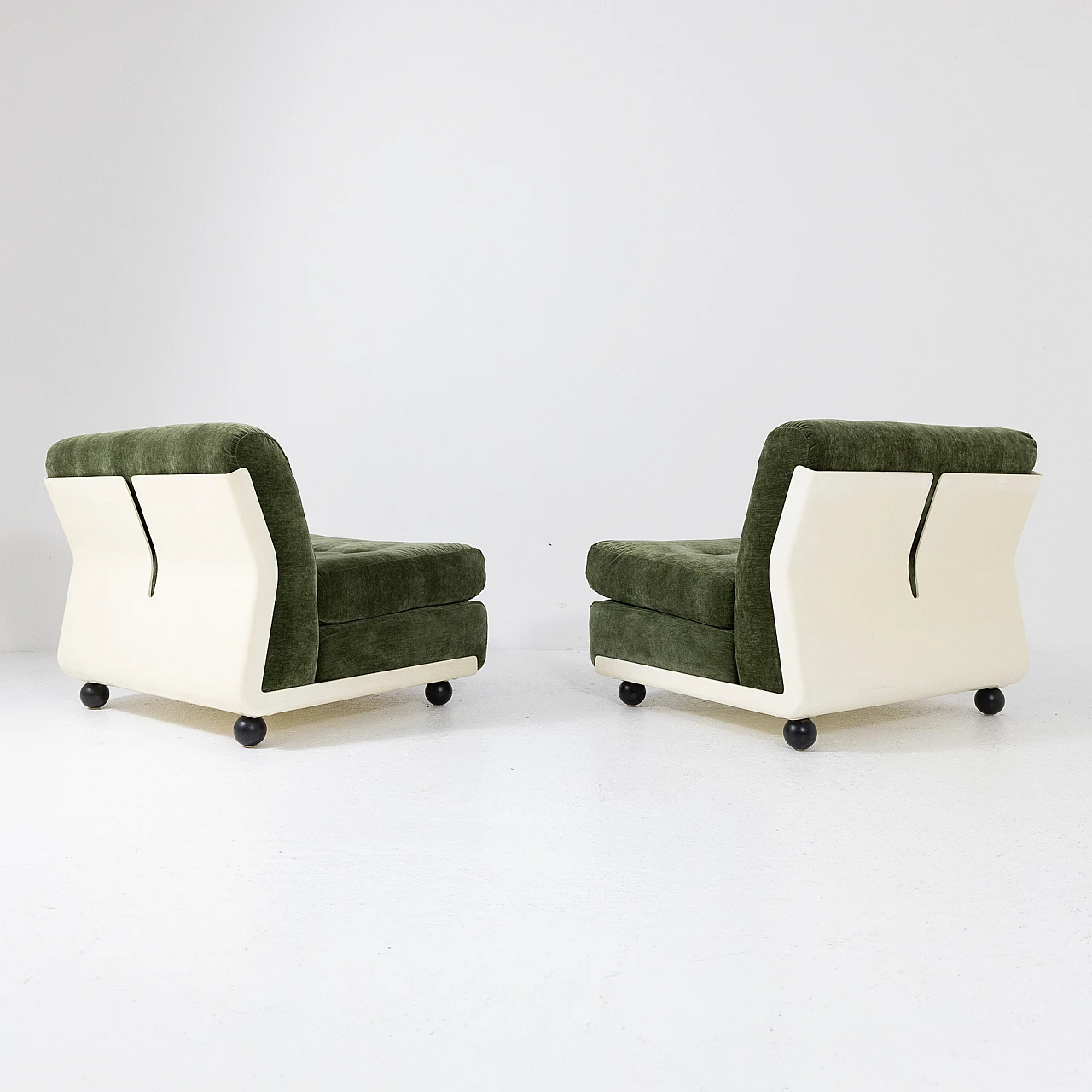 Pair of "Amanta" armchairs, Mario Bellini for C&B Italia 5