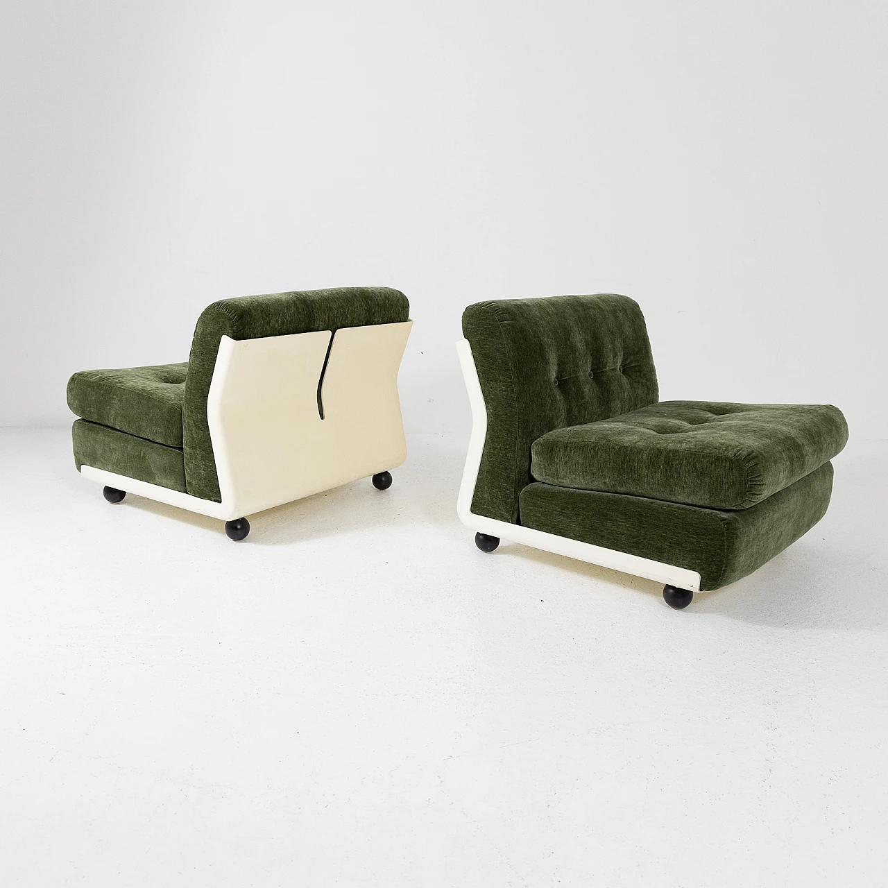 Pair of "Amanta" armchairs, Mario Bellini for C&B Italia 10