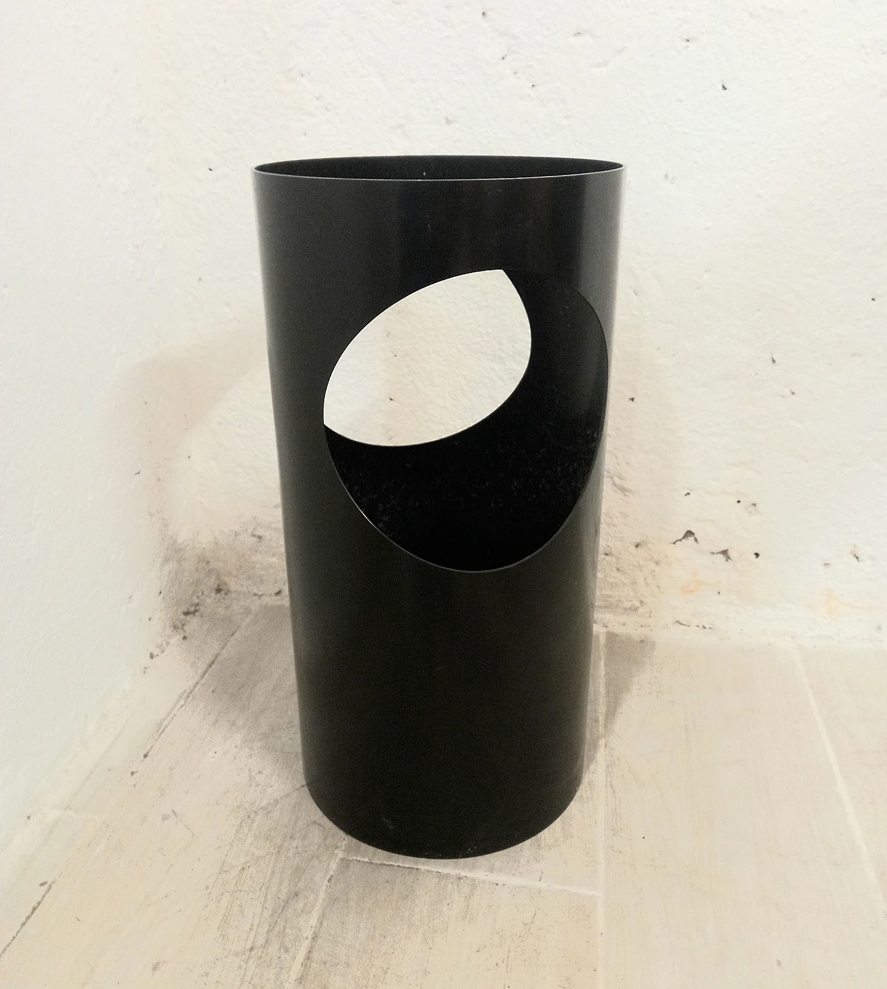 Waste bin Madagascar Danish 1