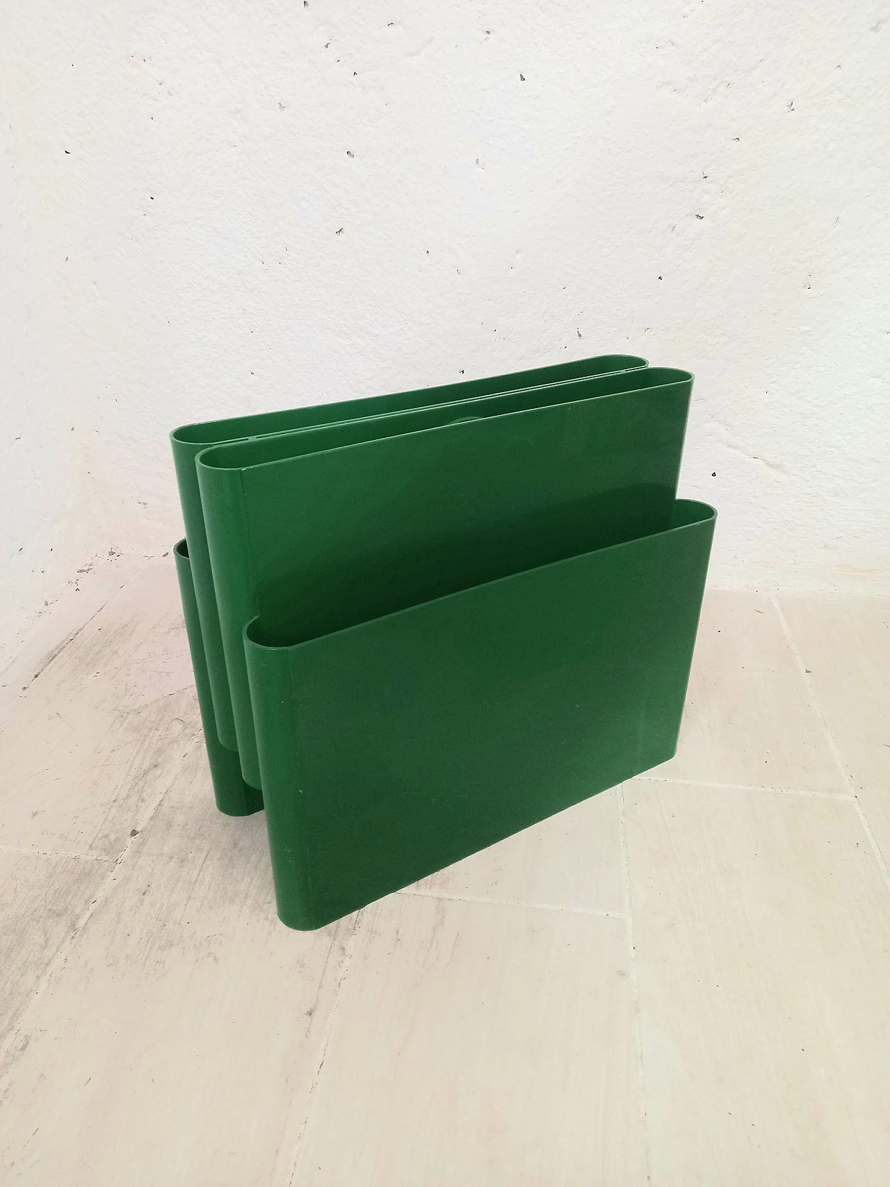 Green magazine rack by Giotto Stoppino for Kartell 1