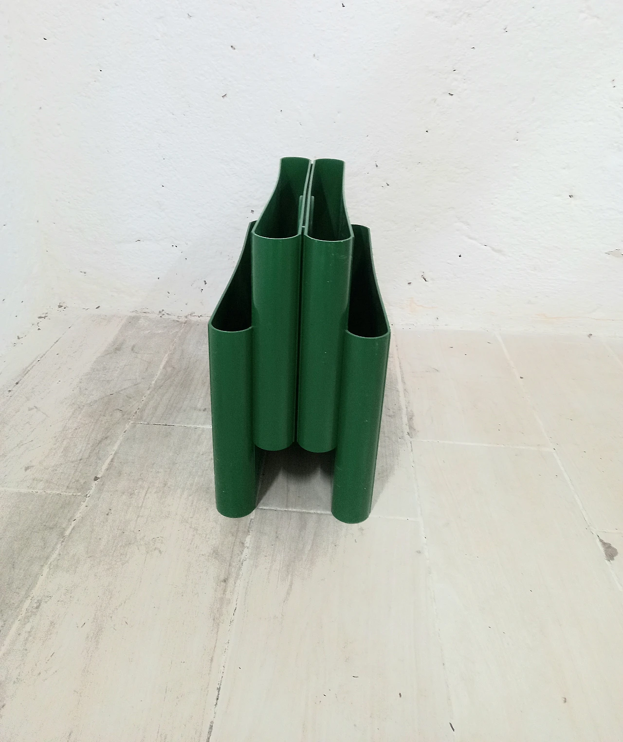 Green magazine rack by Giotto Stoppino for Kartell 2