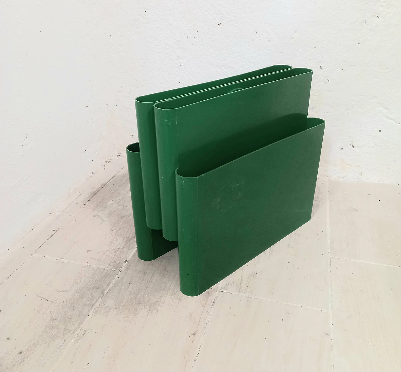 Green magazine rack by Giotto Stoppino for Kartell 4