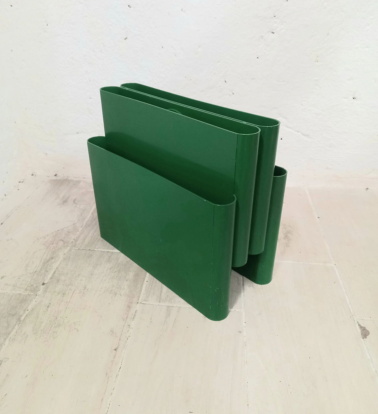 Green magazine rack by Giotto Stoppino for Kartell 5