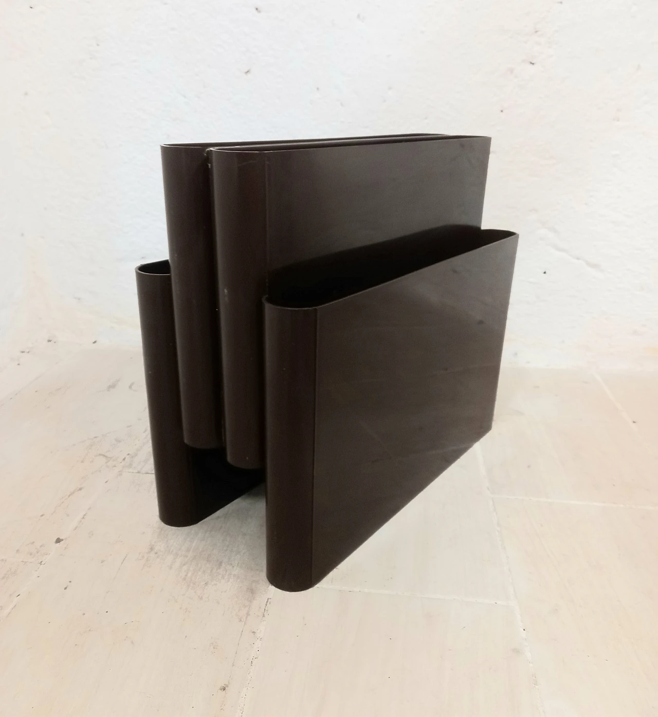 Magazine rack 4676 brown by Giotto Stoppino for Kartell, 70s 5