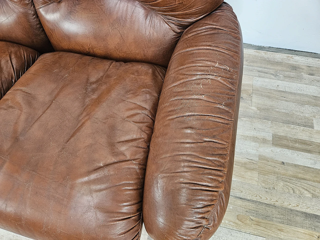 Brown leather club sofa,  1970s 11