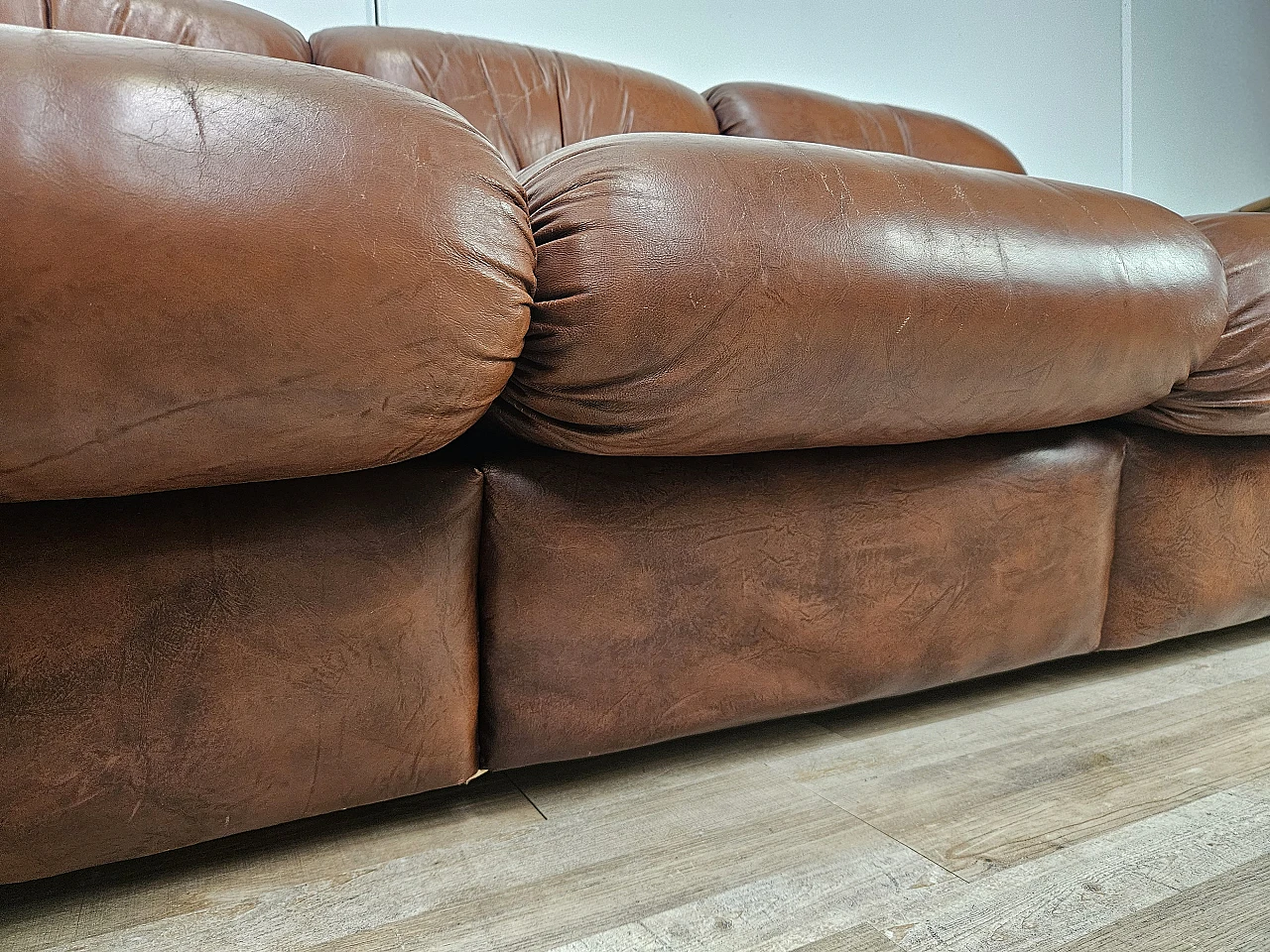 Brown leather club sofa,  1970s 22