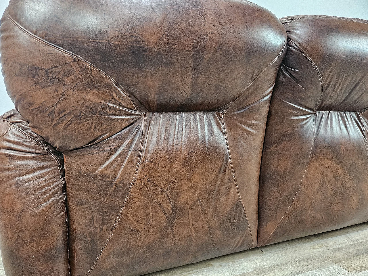 Brown leather club sofa,  1970s 27