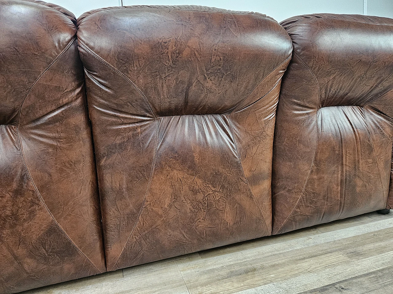 Brown leather club sofa,  1970s 28