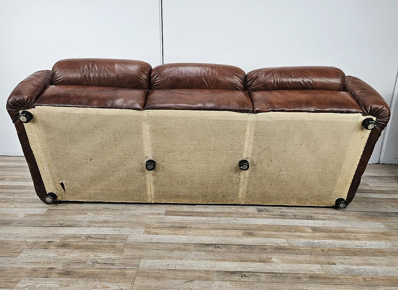 Brown leather club sofa,  1970s 35