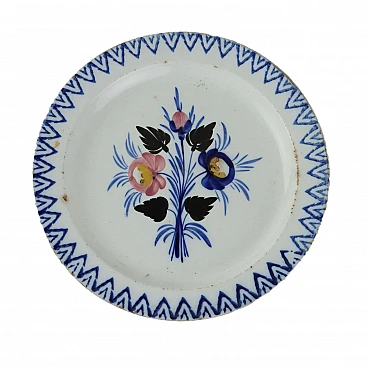 Piatto in ceramica con mazzo di fiori di Mondovì, fine '800